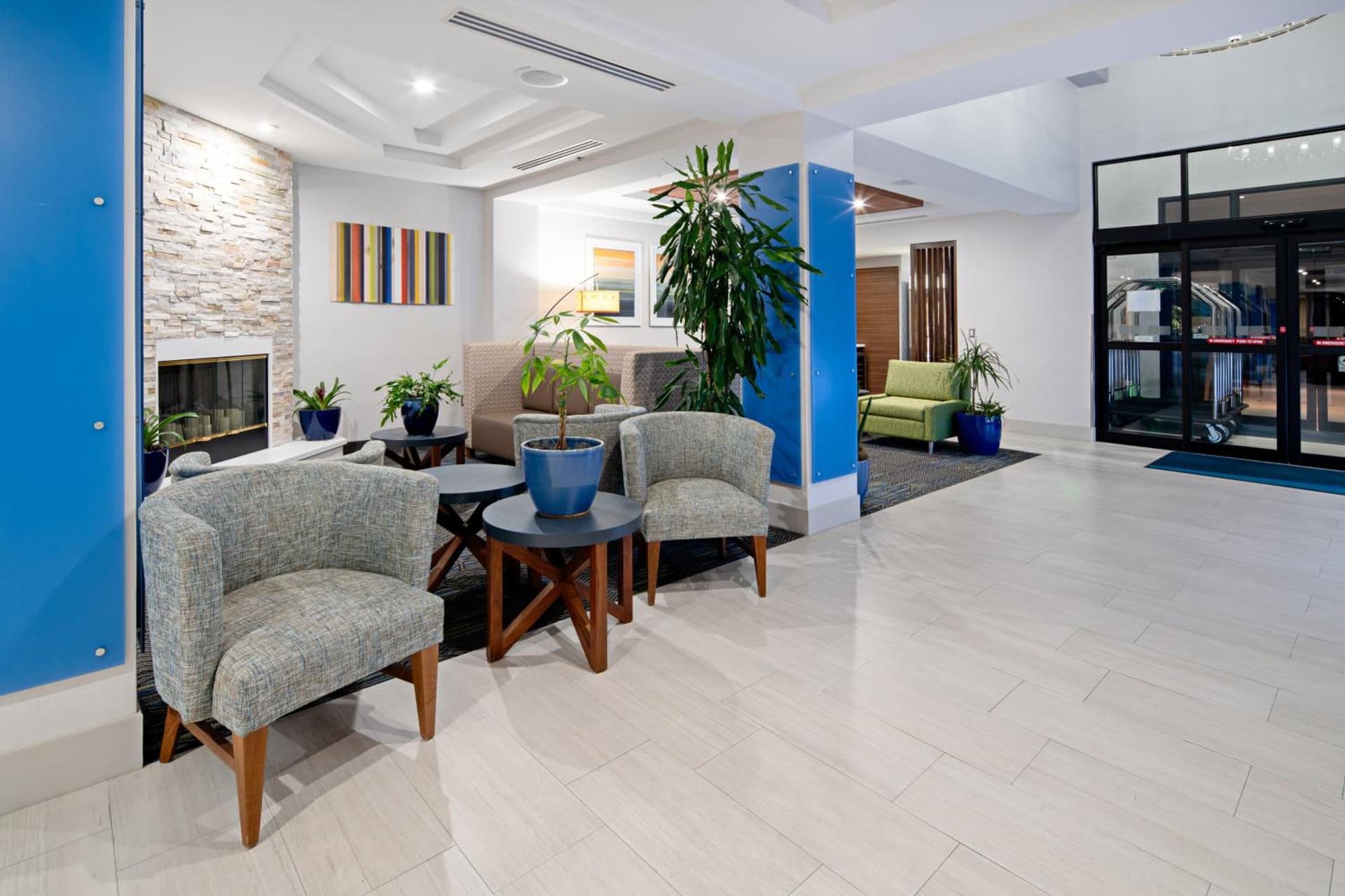 Holiday Inn Express Hotel & Suites Atascadero by IHG interior in Atascadero, CA — gallery photo 2