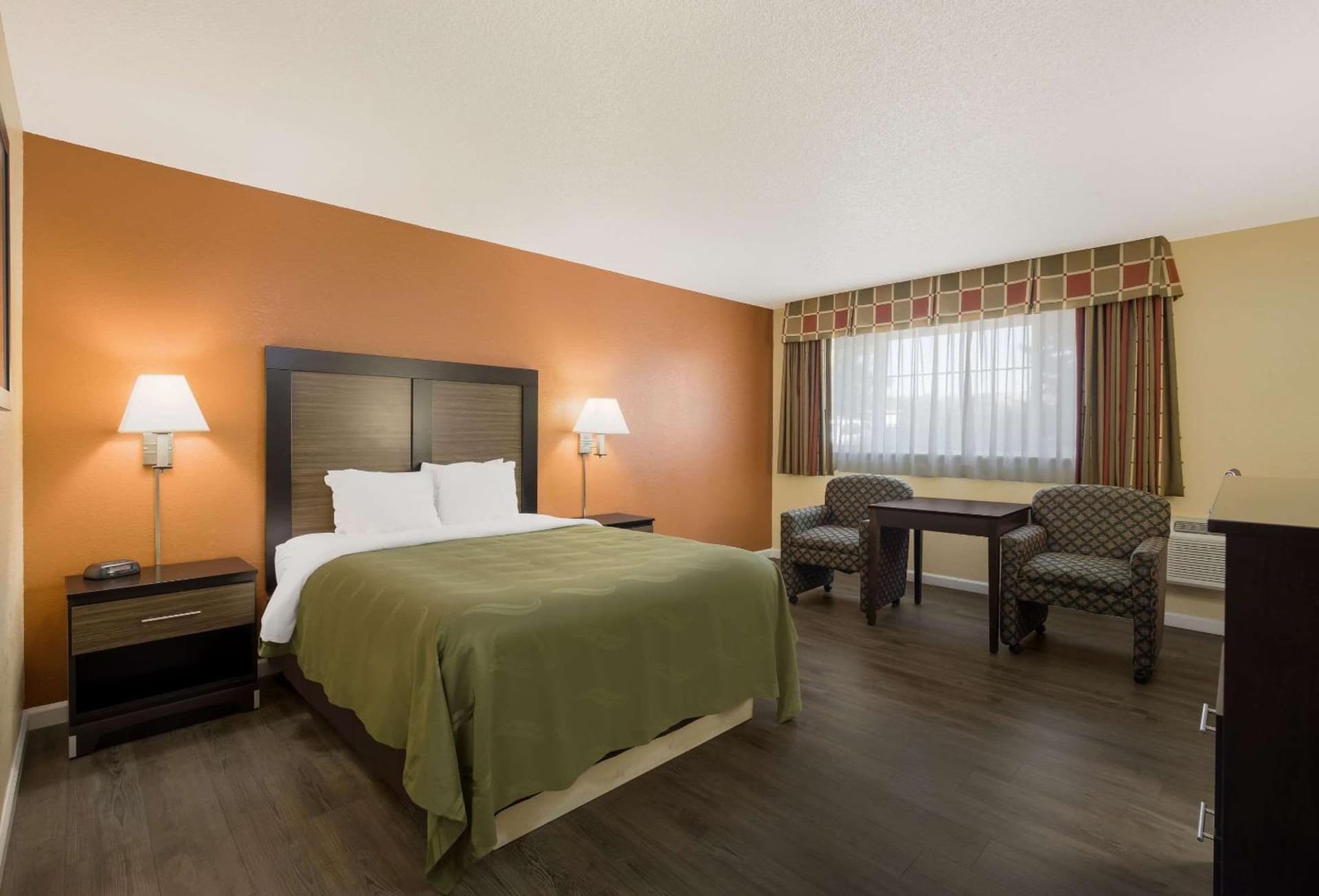Quality Inn & Suites Medford Airport gallery photo in Medford, OR — image 42