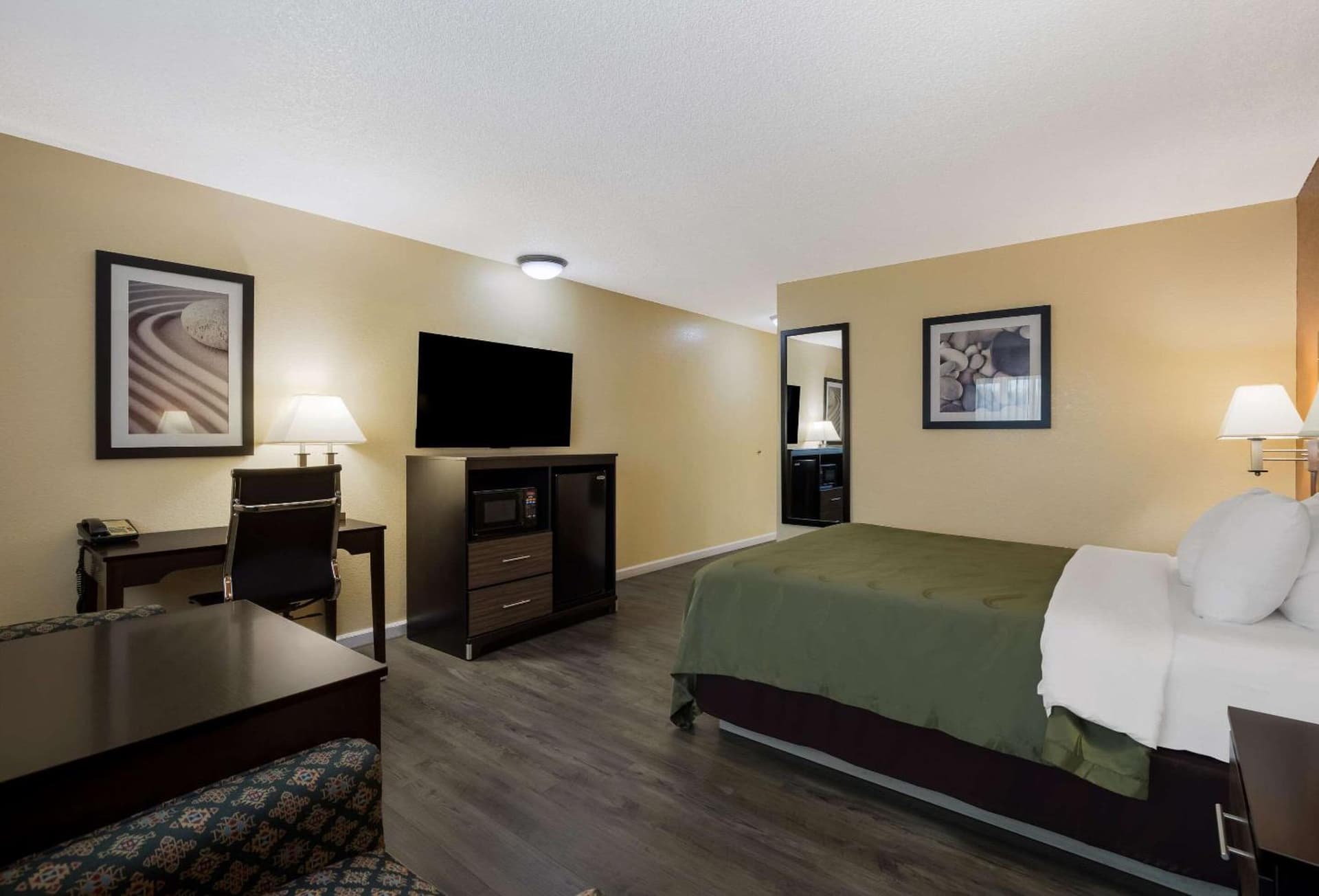 Quality Inn & Suites Medford Airport gallery photo in Medford, OR — image 35