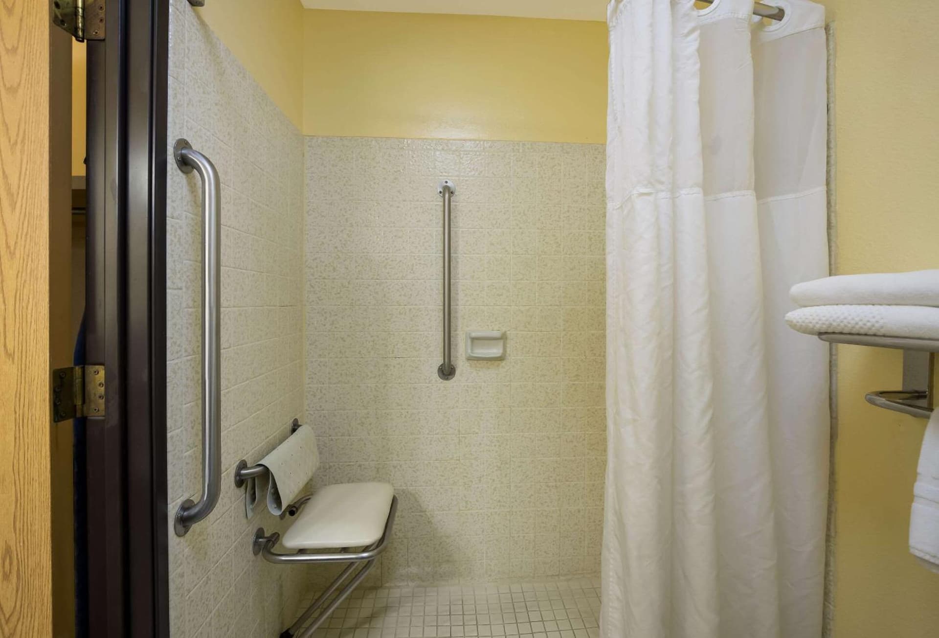 Quality Inn & Suites Medford Airport gallery photo in Medford, OR — image 28