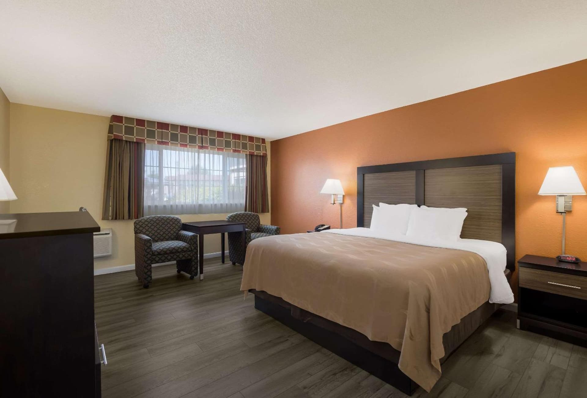 Quality Inn & Suites Medford Airport gallery photo in Medford, OR — image 8