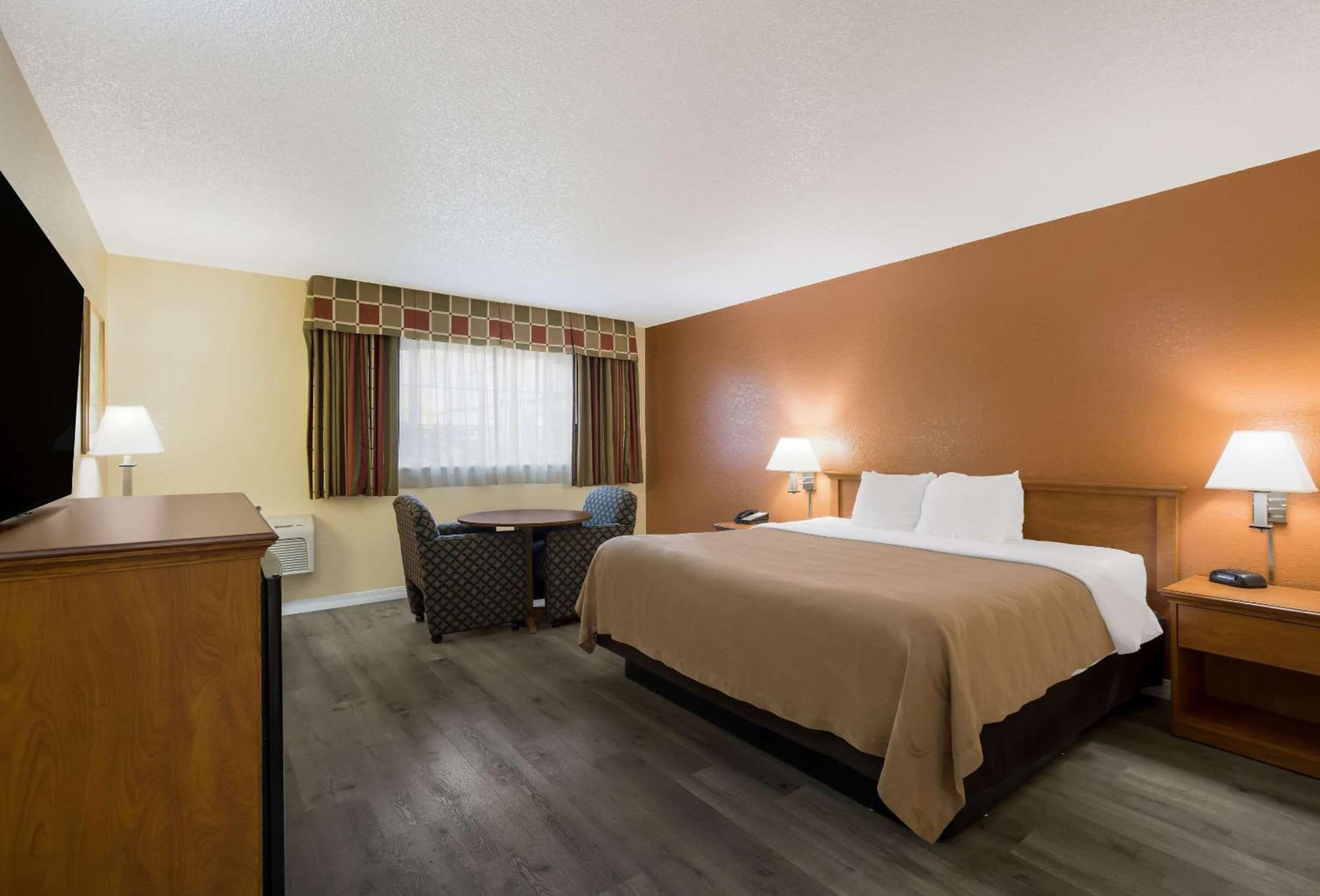 Quality Inn & Suites Medford Airport gallery photo in Medford, OR — image 26
