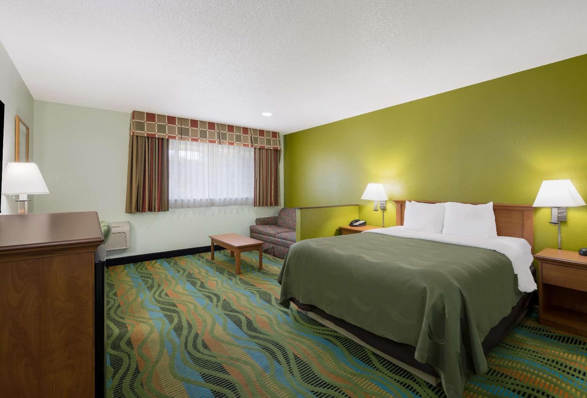Quality Inn & Suites Medford Airport gallery photo in Medford, OR — image 32