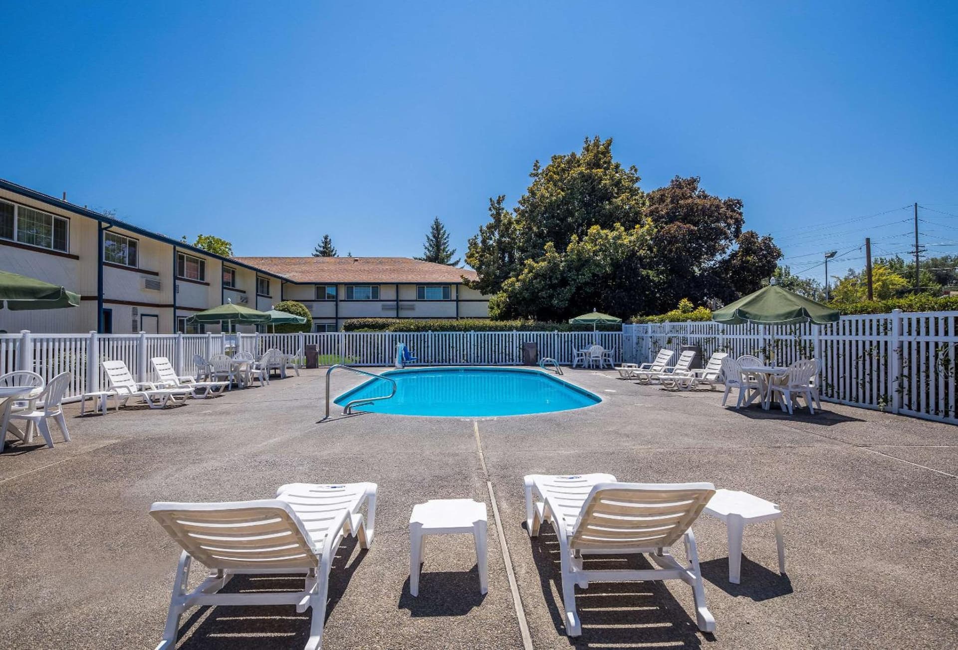 Quality Inn & Suites Medford Airport gallery photo in Medford, OR — image 15