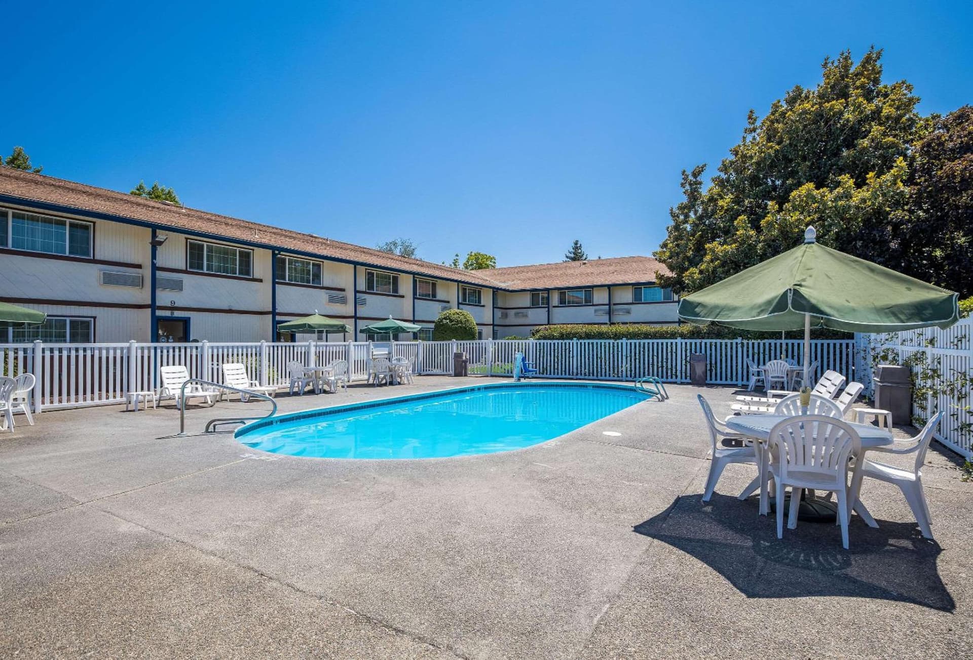 Quality Inn & Suites Medford Airport gallery photo in Medford, OR — image 38