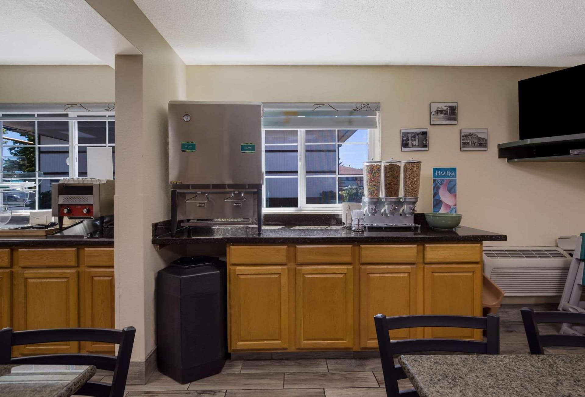 Quality Inn & Suites Medford Airport gallery photo in Medford, OR — image 11