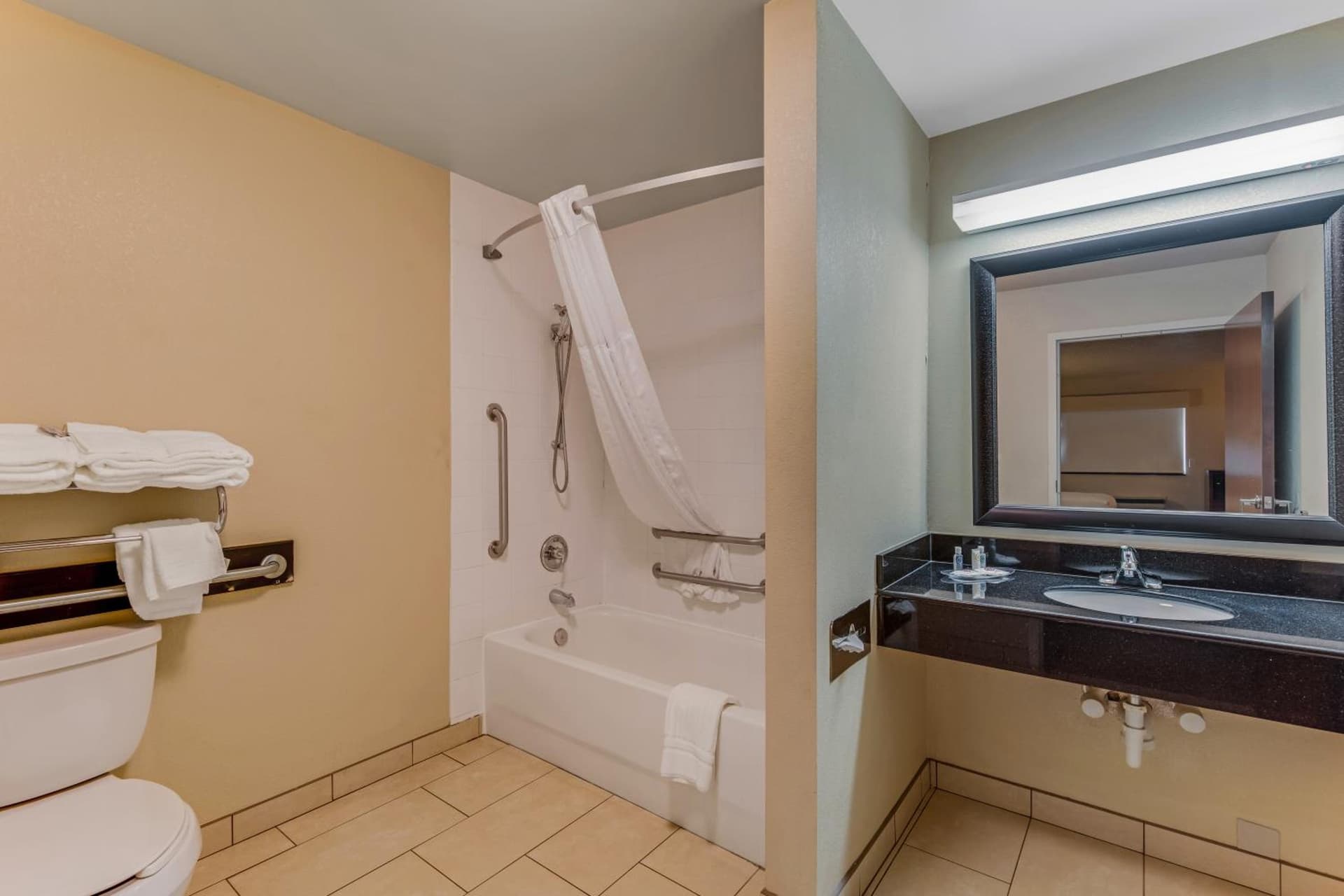 Comfort Suites Huntsville MidCity District at Research Park gallery photo in Huntsville, AL — image 64
