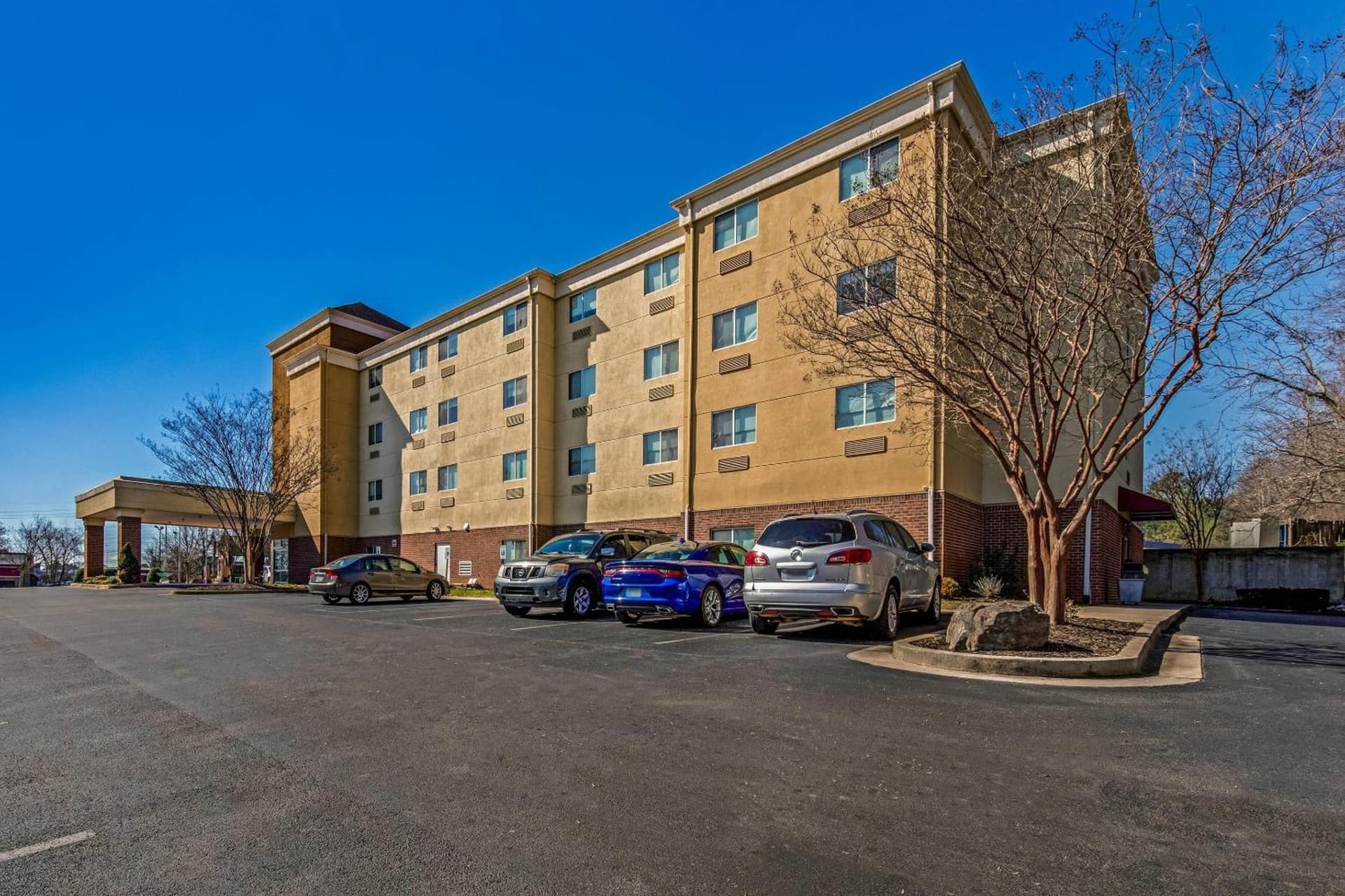 Comfort Suites Huntsville MidCity District at Research Park gallery photo in Huntsville, AL — image 4