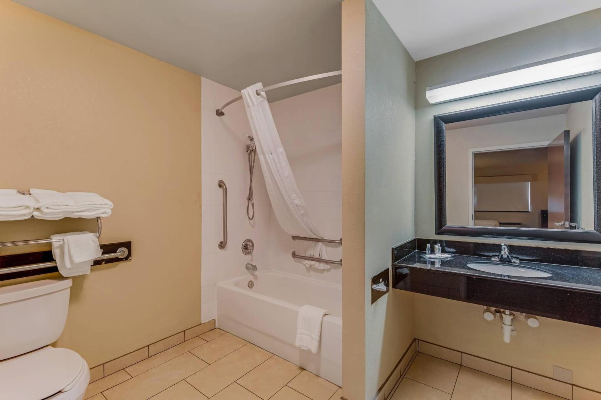 Comfort Suites Huntsville MidCity District at Research Park gallery photo in Huntsville, AL — image 12
