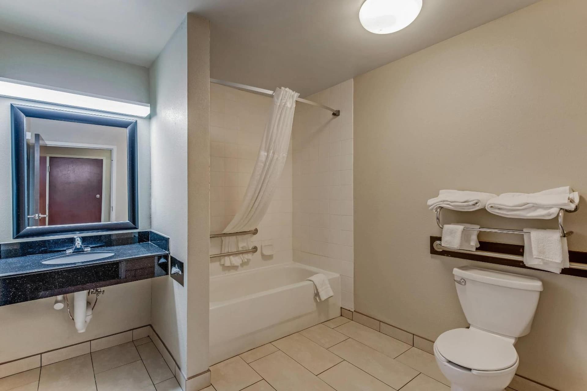 Comfort Suites Huntsville MidCity District at Research Park gallery photo in Huntsville, AL — image 14