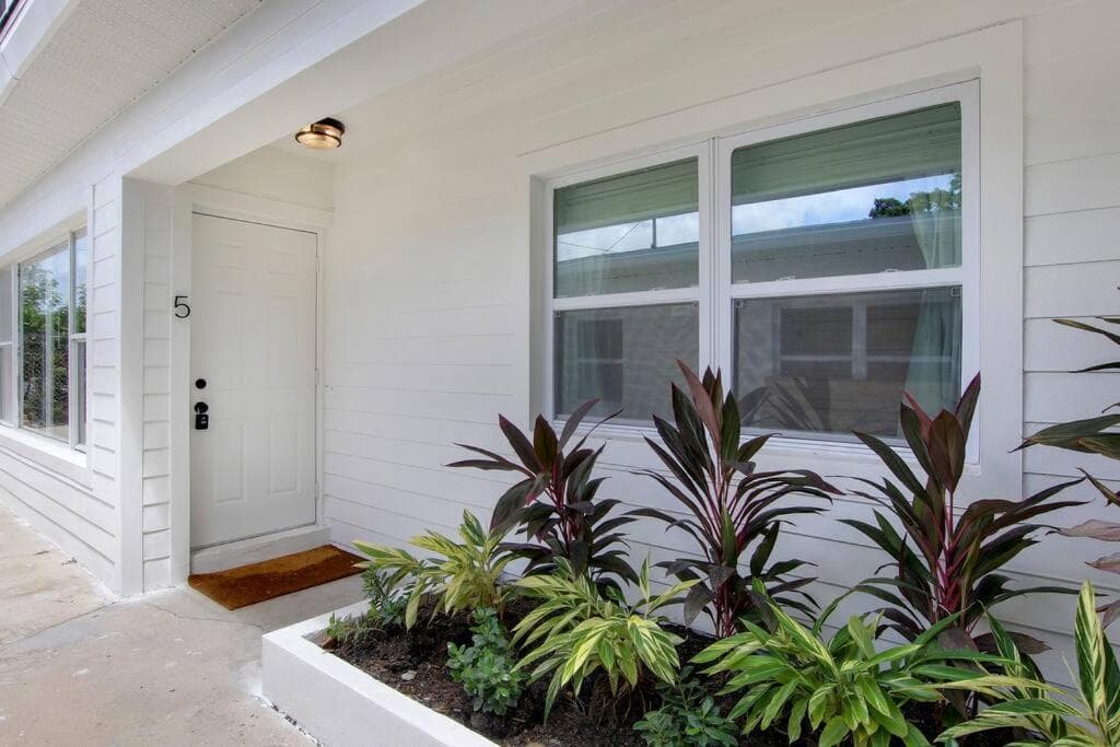 New 2BR Bungalow Apartment #5 featured exterior or lobby in West Palm Beach, FL — similar hotel