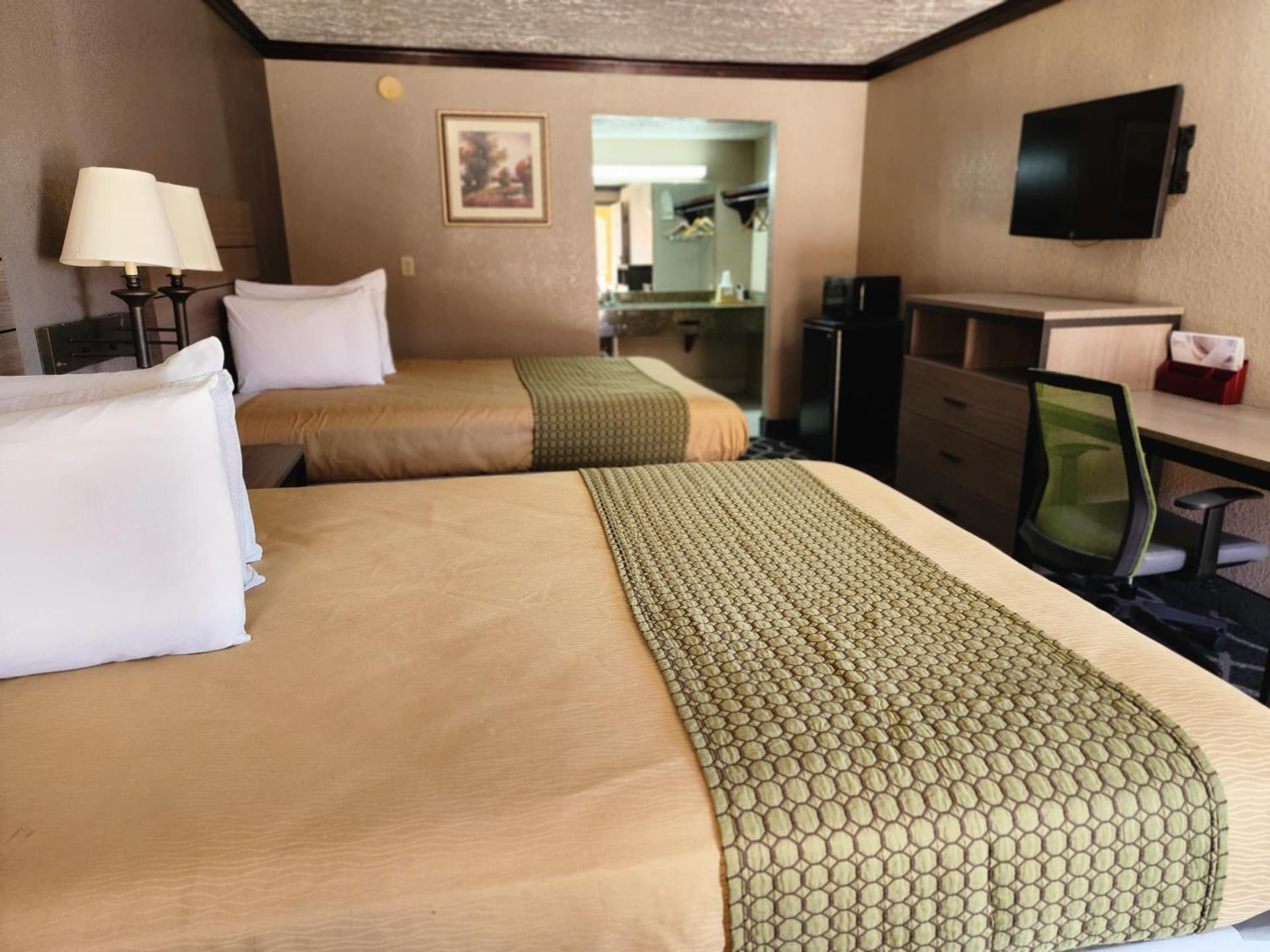 Executive inn interior in Oklahoma City, OK — gallery photo 2