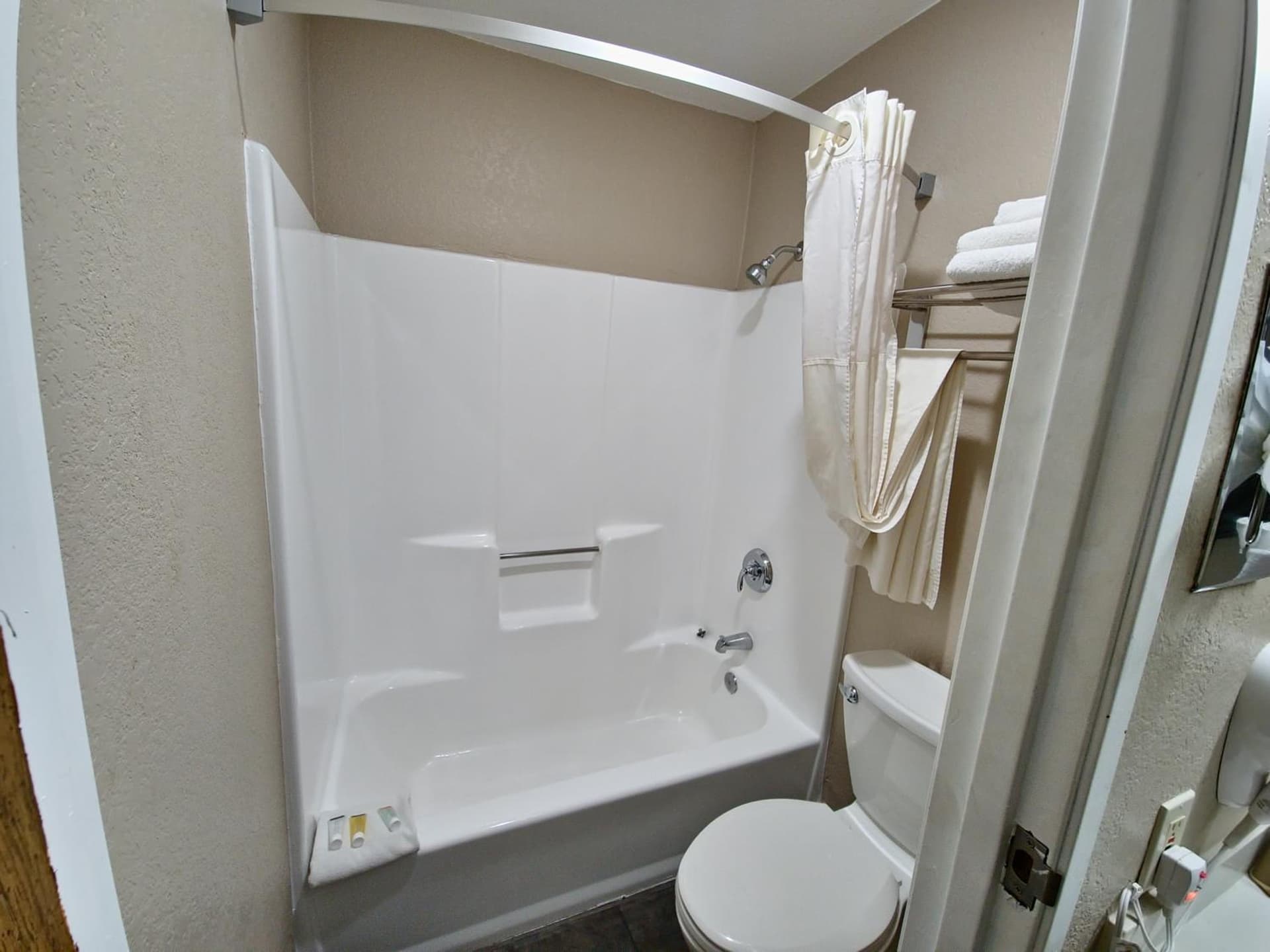 Super 8 by Wyndham Goodyear/Phoenix Area gallery photo in Goodyear, AZ — image 34