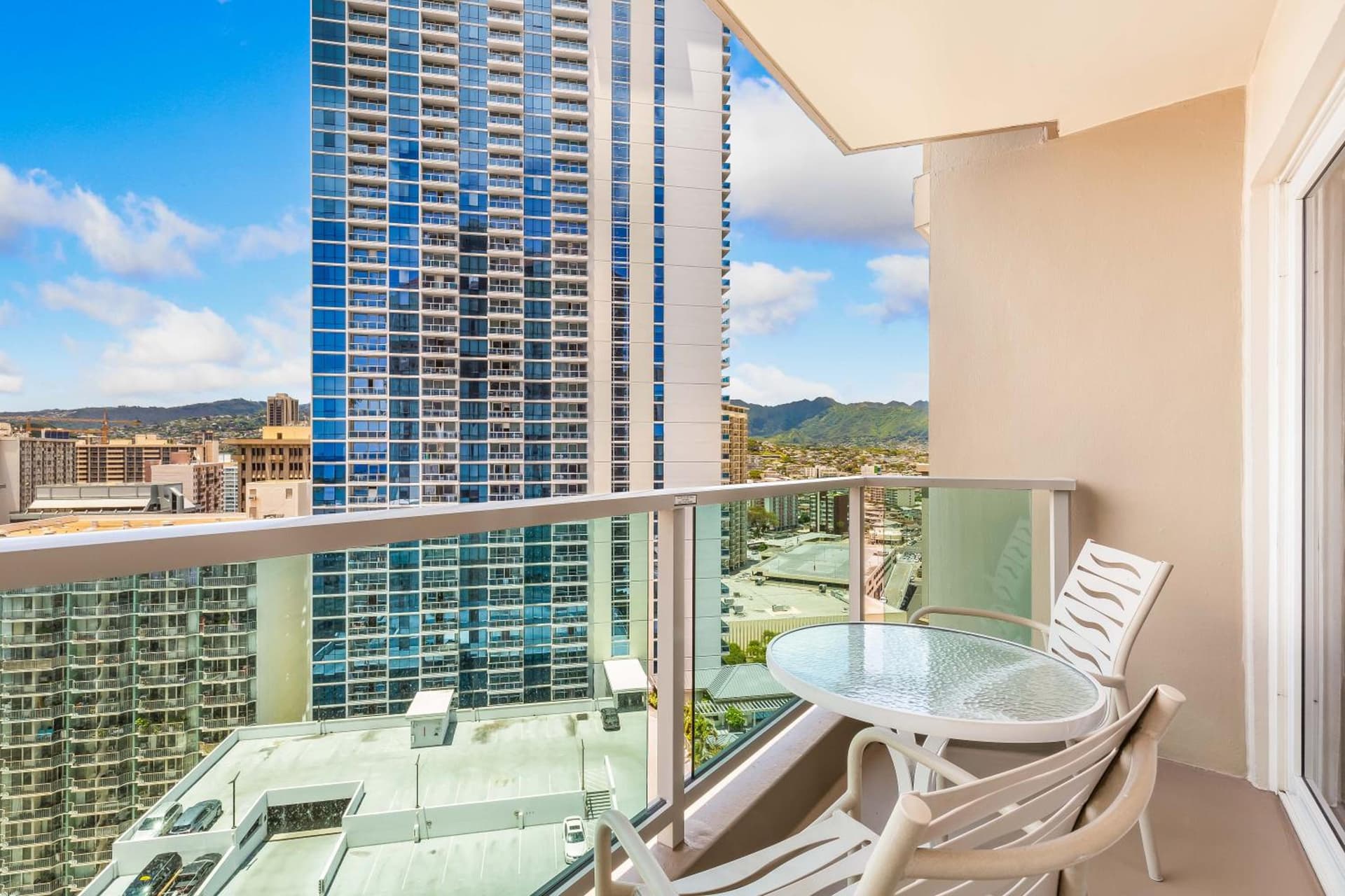Castle At Ala Moana Hotel interior in Honolulu, HI — gallery photo 2