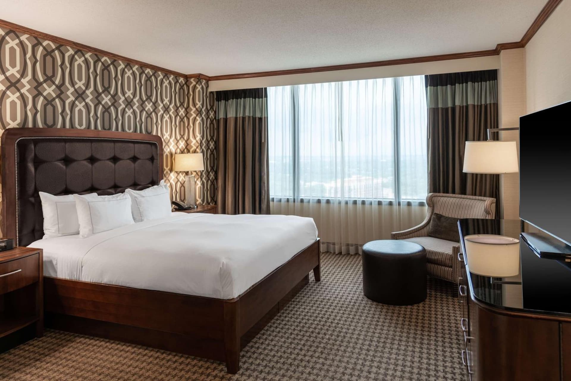 Hilton Alexandria Mark Center gallery photo in Alexandria, VA — image 94