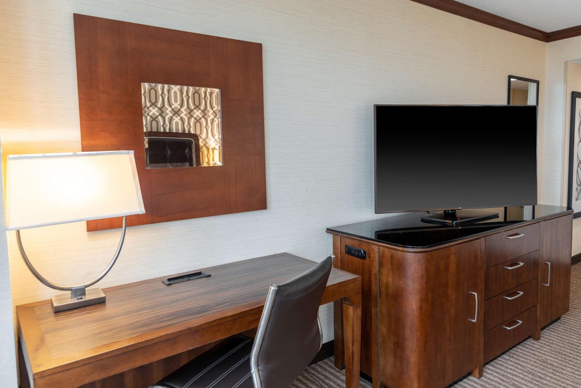 Hilton Alexandria Mark Center gallery photo in Alexandria, VA — image 95