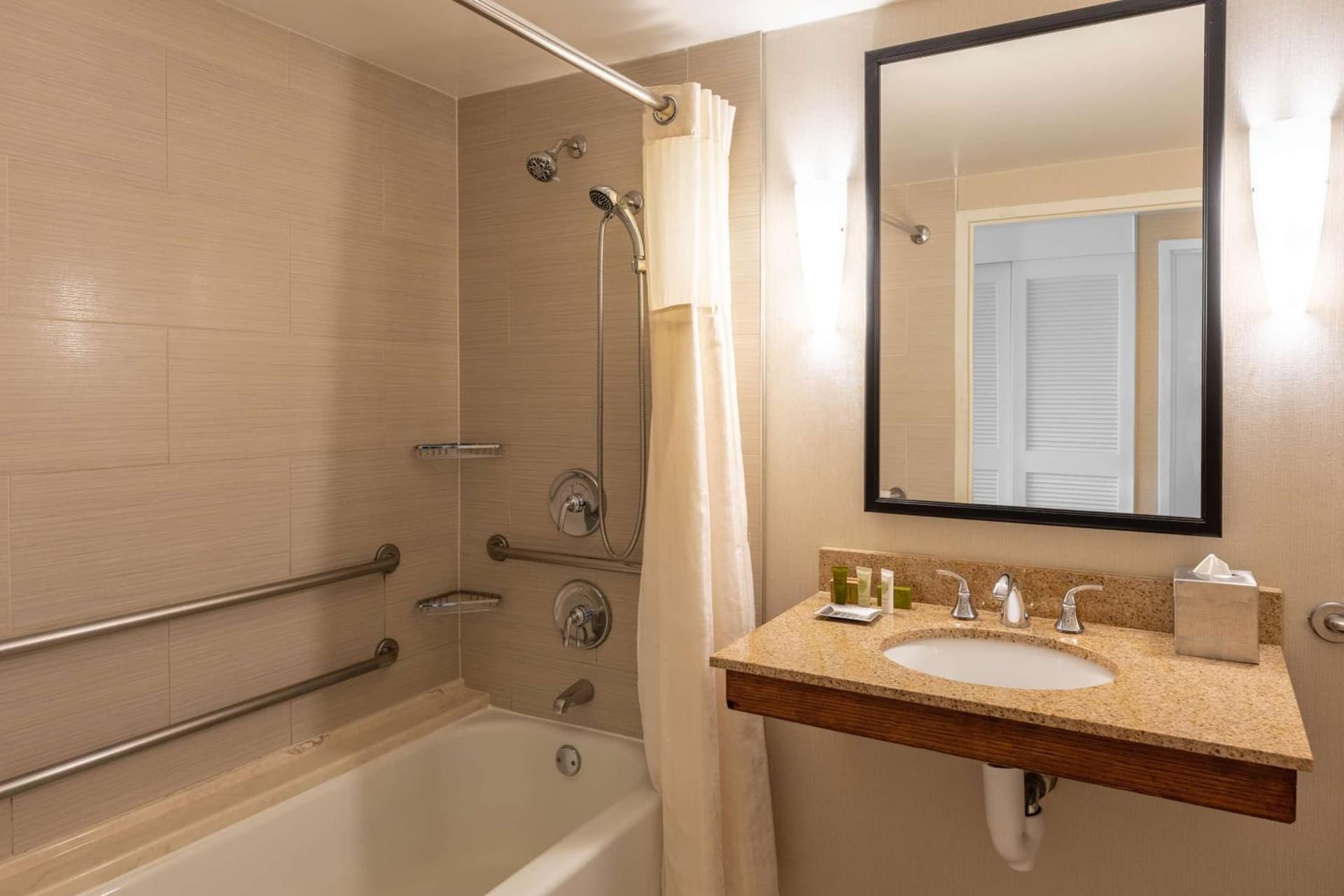 Hilton Alexandria Mark Center gallery photo in Alexandria, VA — image 90