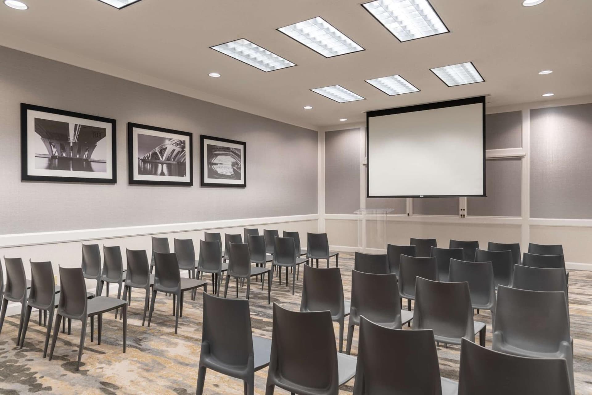 Hilton Alexandria Mark Center gallery photo in Alexandria, VA — image 104