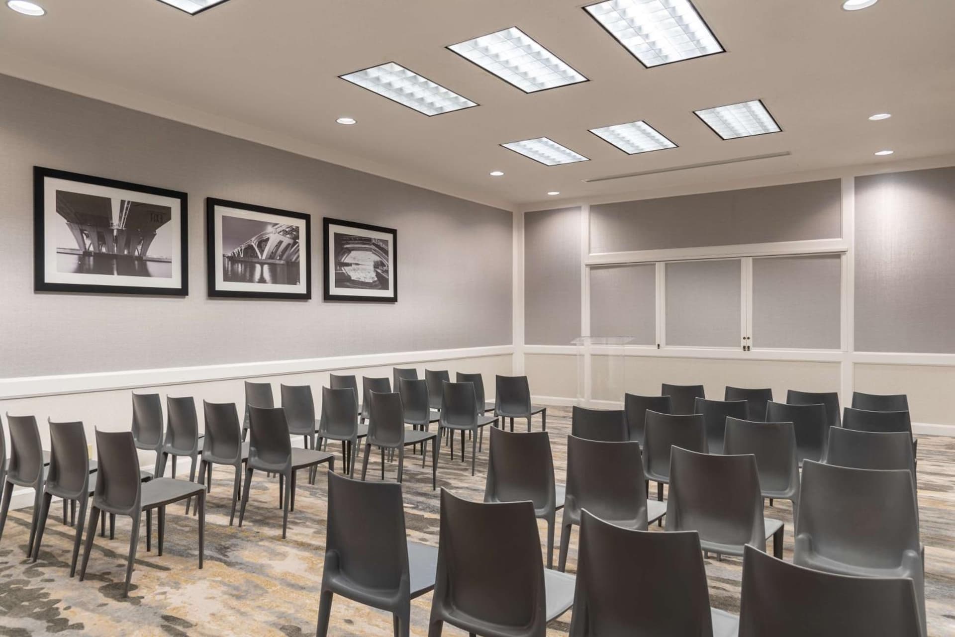 Hilton Alexandria Mark Center gallery photo in Alexandria, VA — image 62