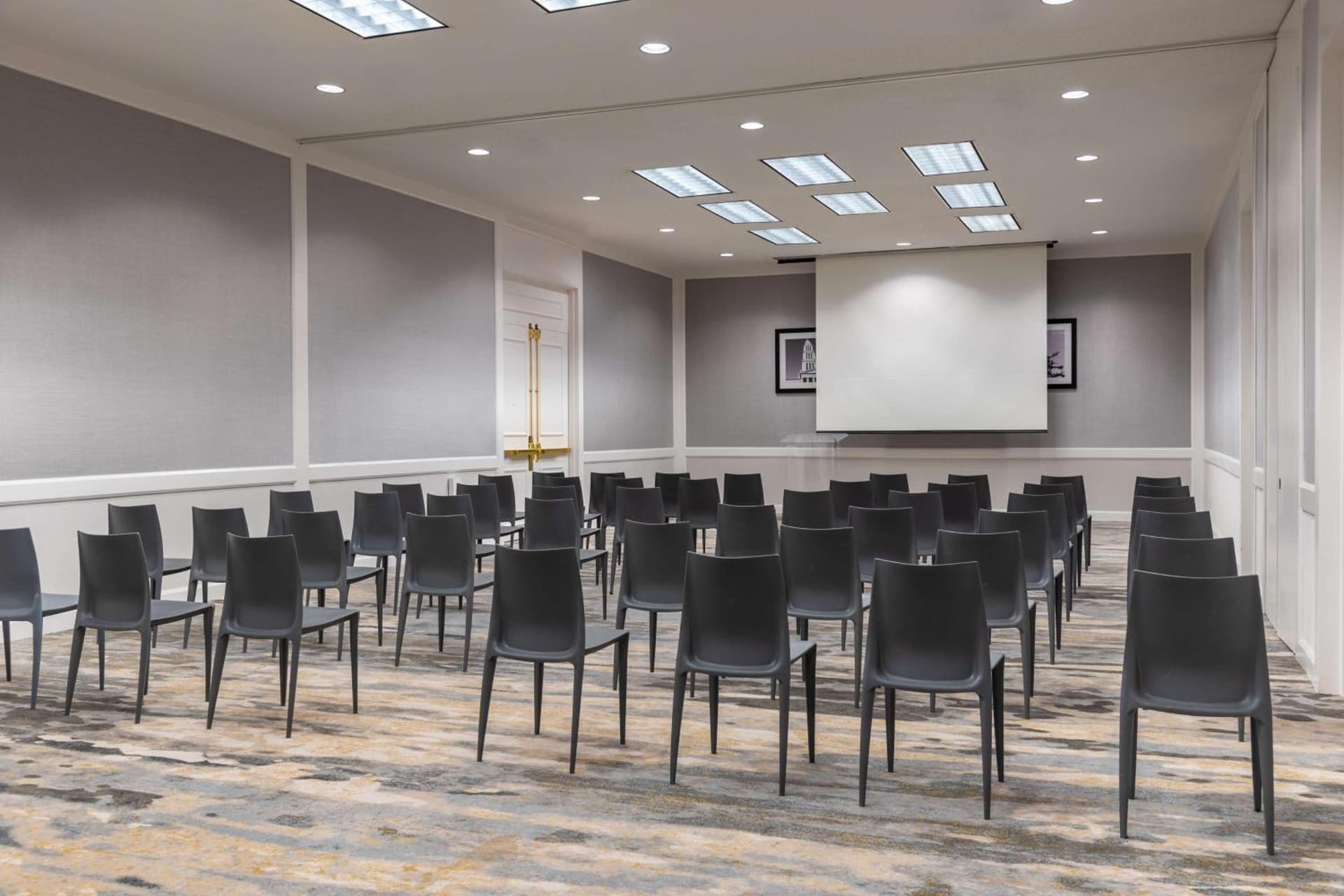 Hilton Alexandria Mark Center gallery photo in Alexandria, VA — image 19