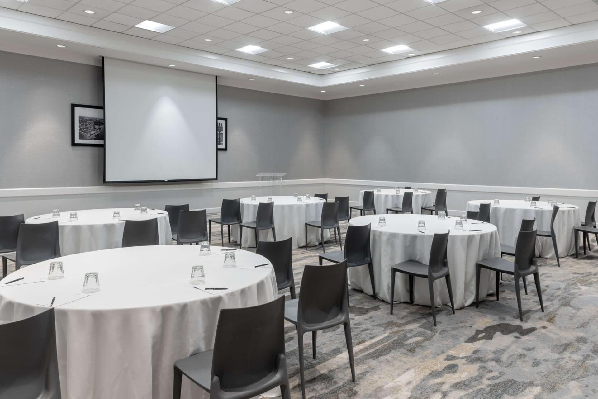 Hilton Alexandria Mark Center gallery photo in Alexandria, VA — image 69