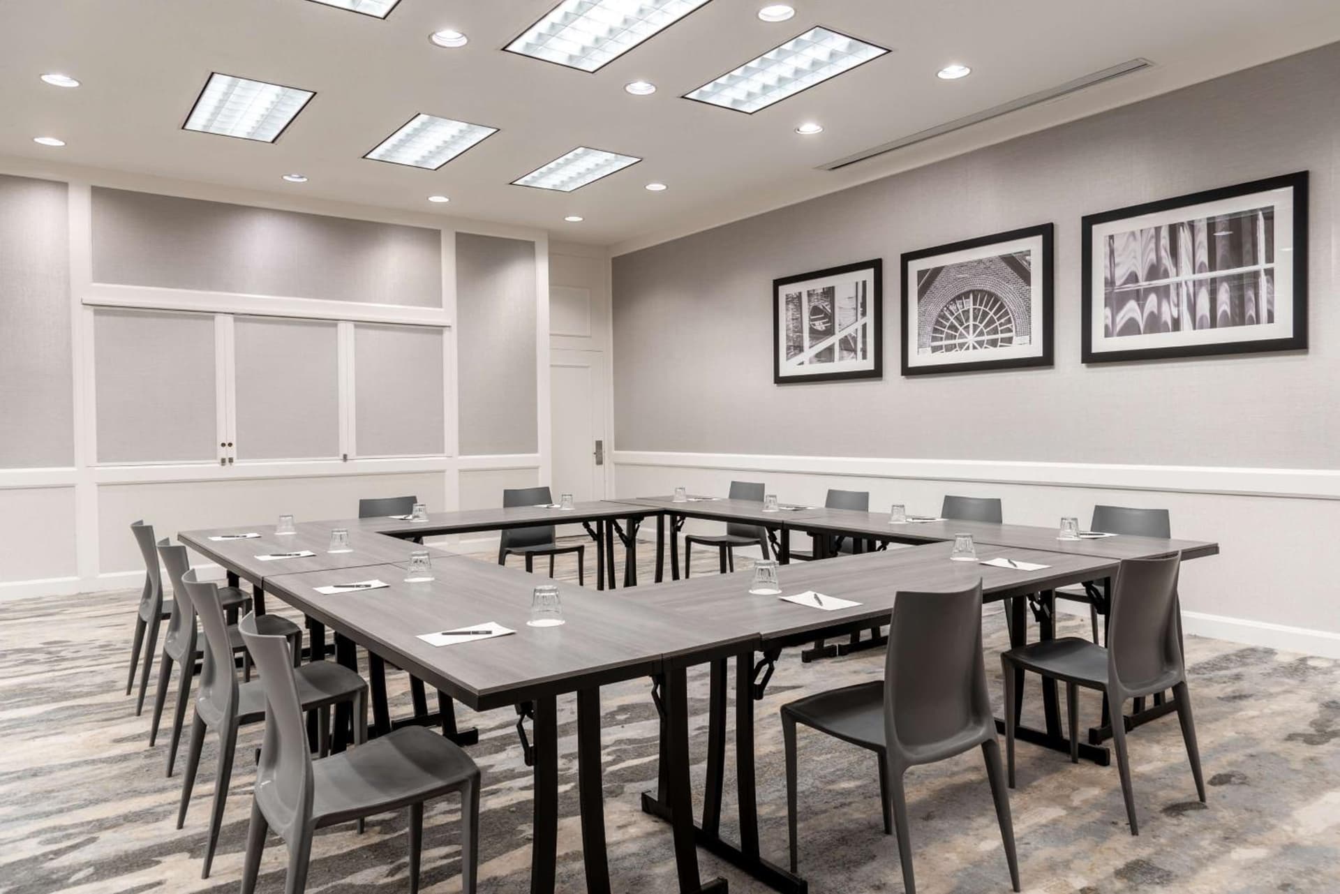 Hilton Alexandria Mark Center gallery photo in Alexandria, VA — image 6