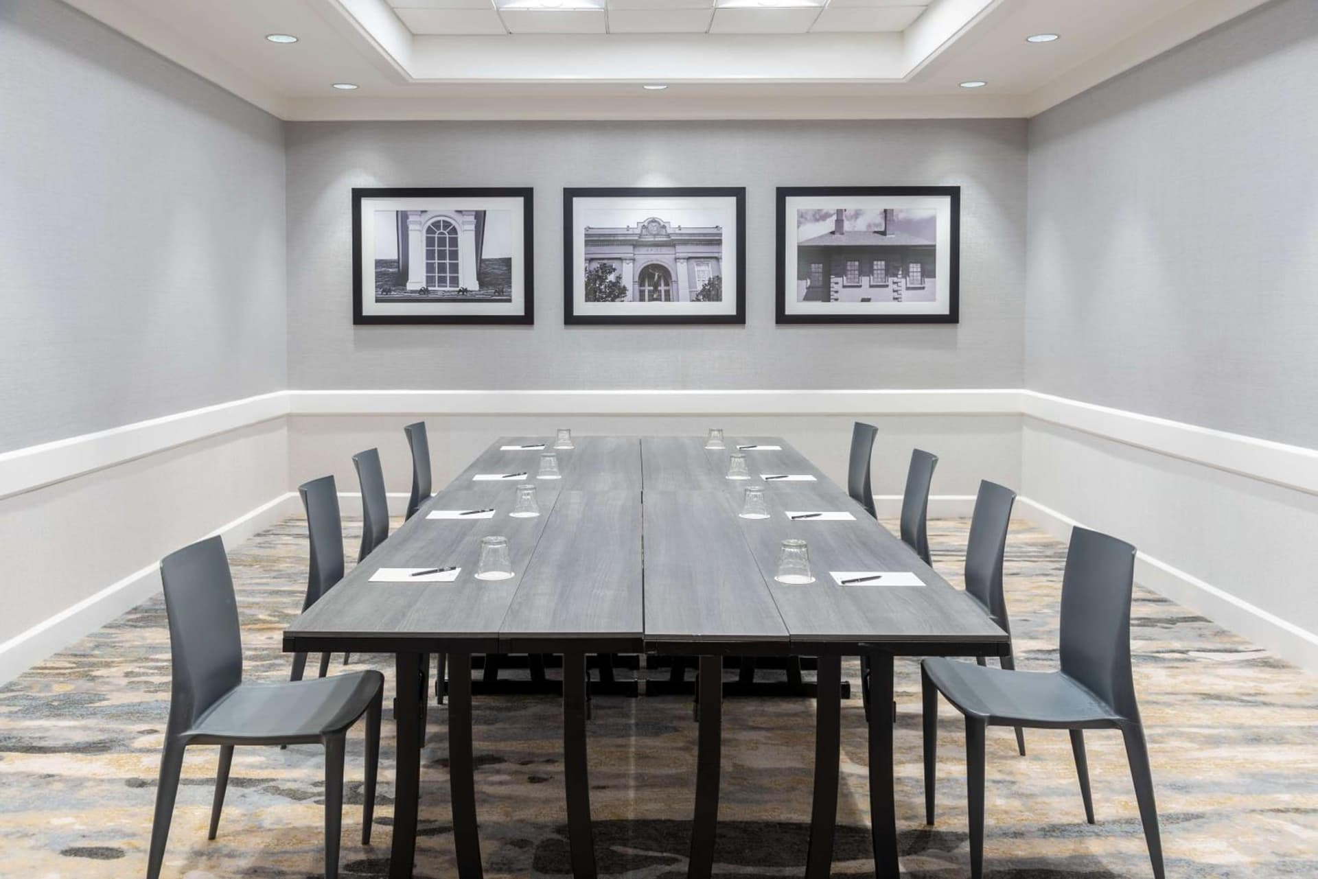Hilton Alexandria Mark Center gallery photo in Alexandria, VA — image 4