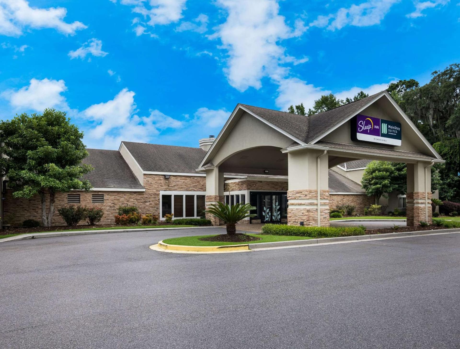 MainStay Suites Savannah Midtown featured exterior or lobby in Savannah, GA — similar hotel