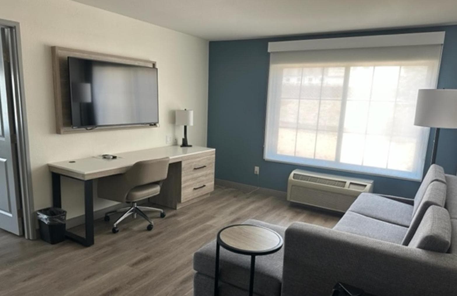 La Quinta Inn & Suites by Wyndham Albuquerque Midtown gallery photo in Albuquerque, NM — image 10