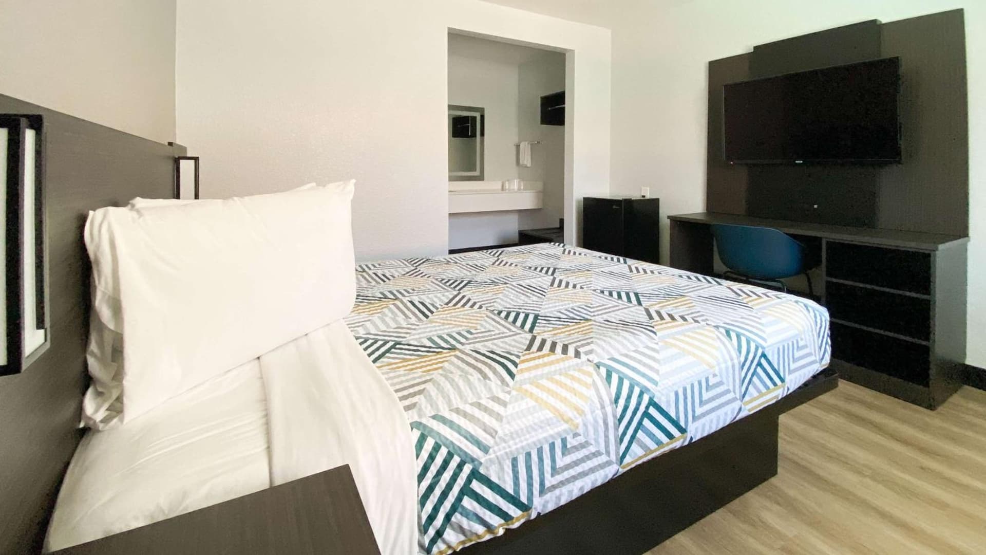 Motel 6-Costa Mesa, CA property views in Costa Mesa, CA — gallery photo 3