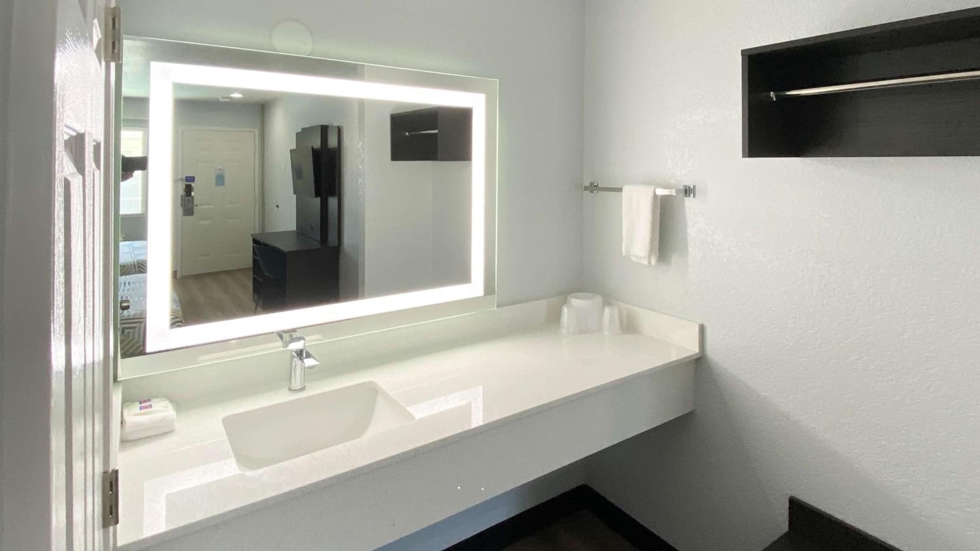 Motel 6-Costa Mesa, CA gallery photo in Costa Mesa, CA — image 10