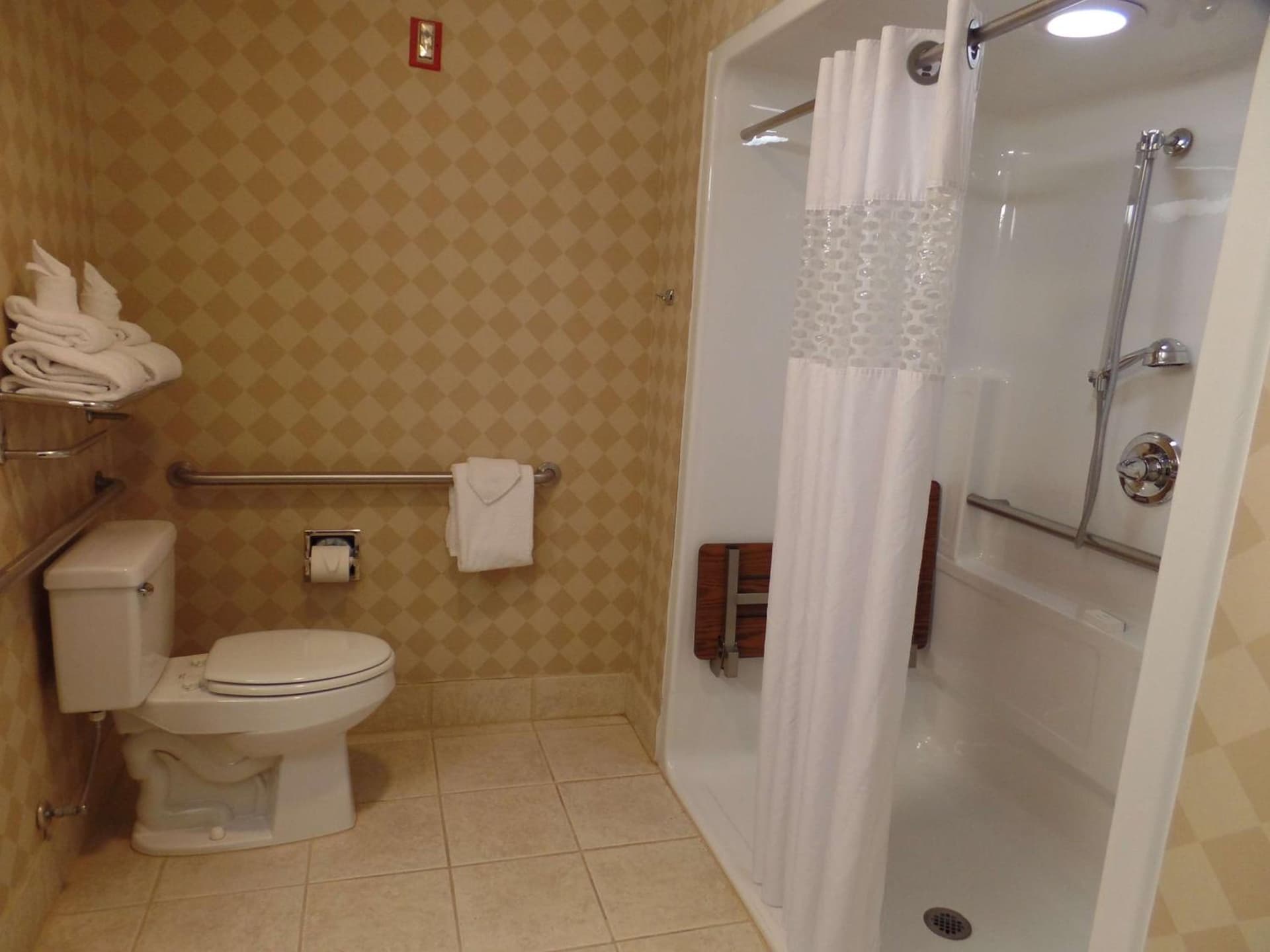 Hampton Inn Bowling Green interior in Bowling Green, OH — gallery photo 2