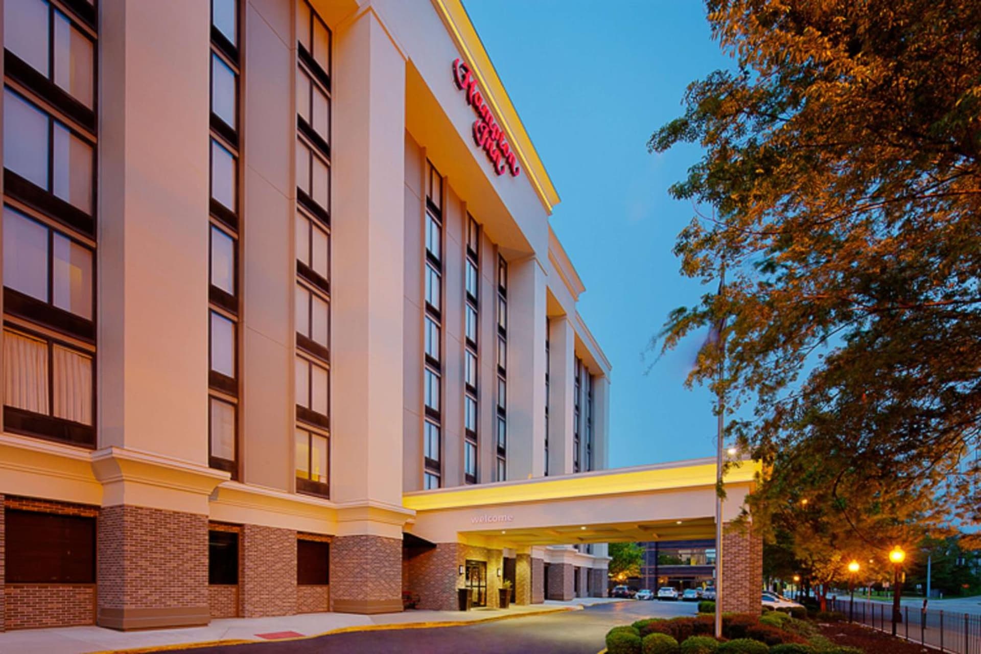Hampton Inn Louisville Downtown interior in Louisville, KY — gallery photo 2