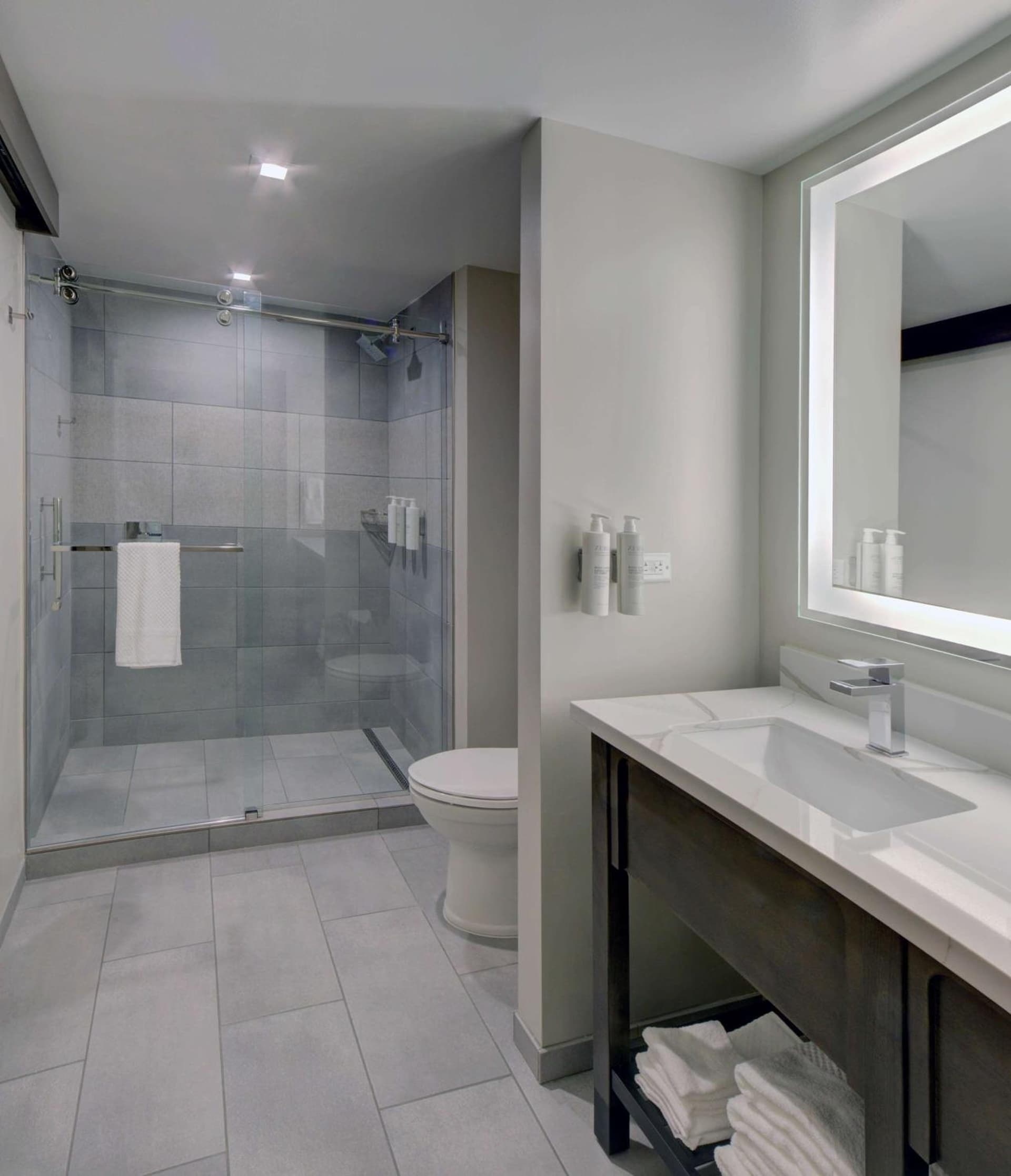 Embassy Suites By Hilton Virginia Beach Oceanfront Resort gallery photo in Virginia Beach, VA — image 12