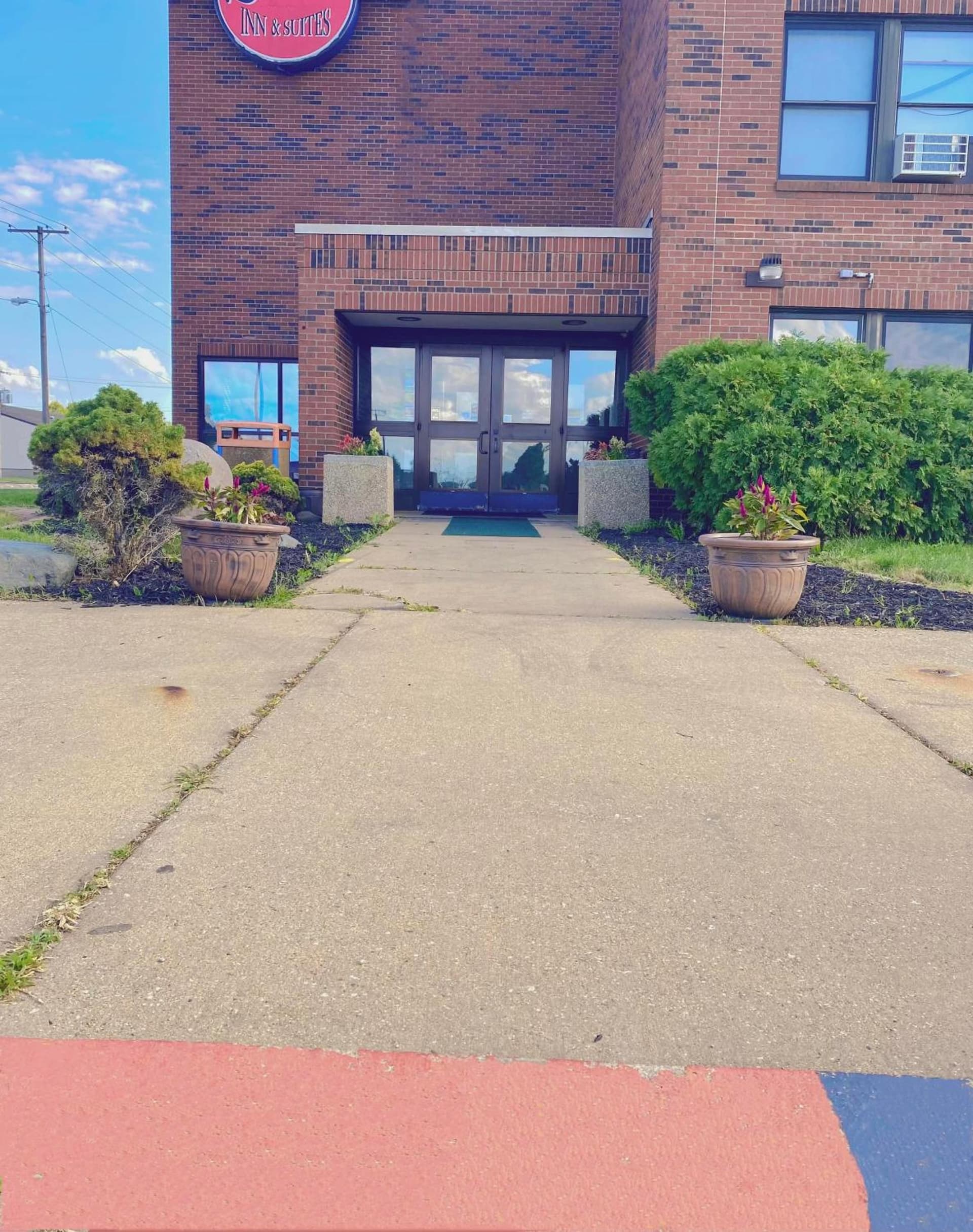 Illini Inn & Suites — hotel in Rantoul, Illinois
