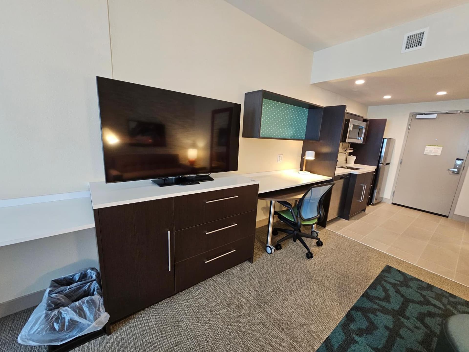 Home2 Suites By Hilton Allentown Bethlehem Airport interior in Bethlehem, PA — gallery photo 2
