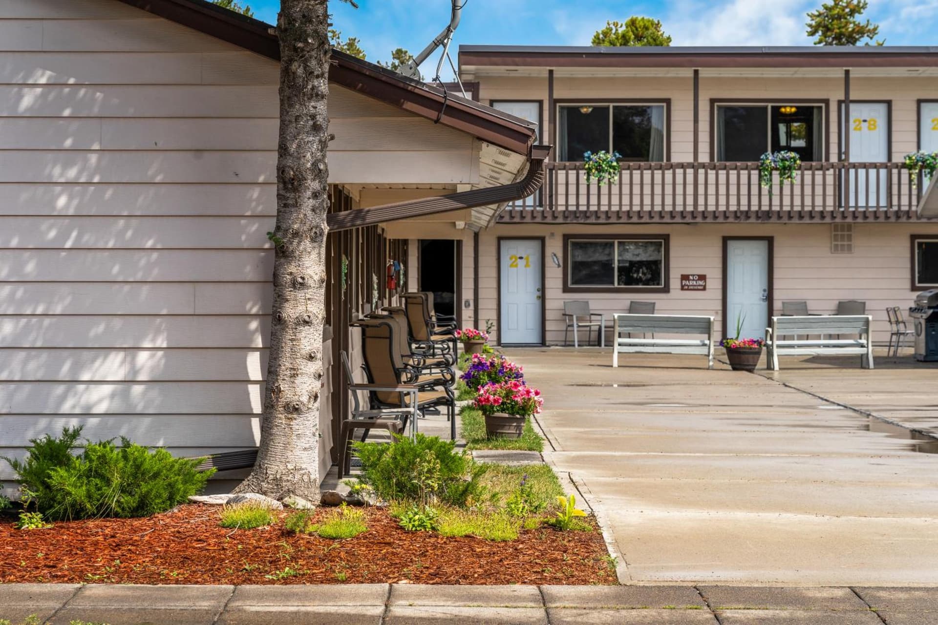 The Lazy Duck Inn featured exterior or lobby in West Yellowstone, MT — similar hotel