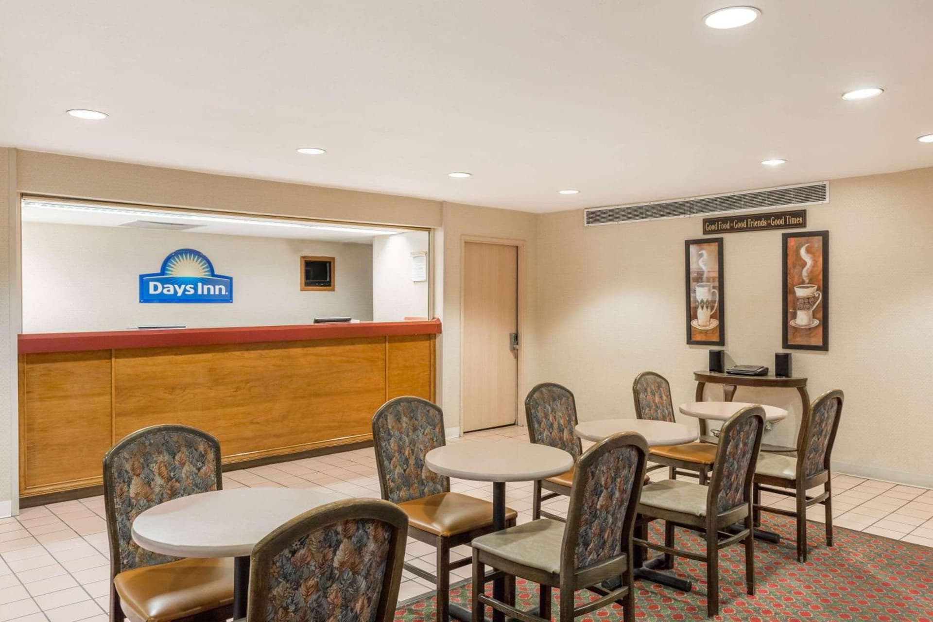 Days Inn by Wyndham West Des Moines - Clive interior in Clive, IA — gallery photo 2