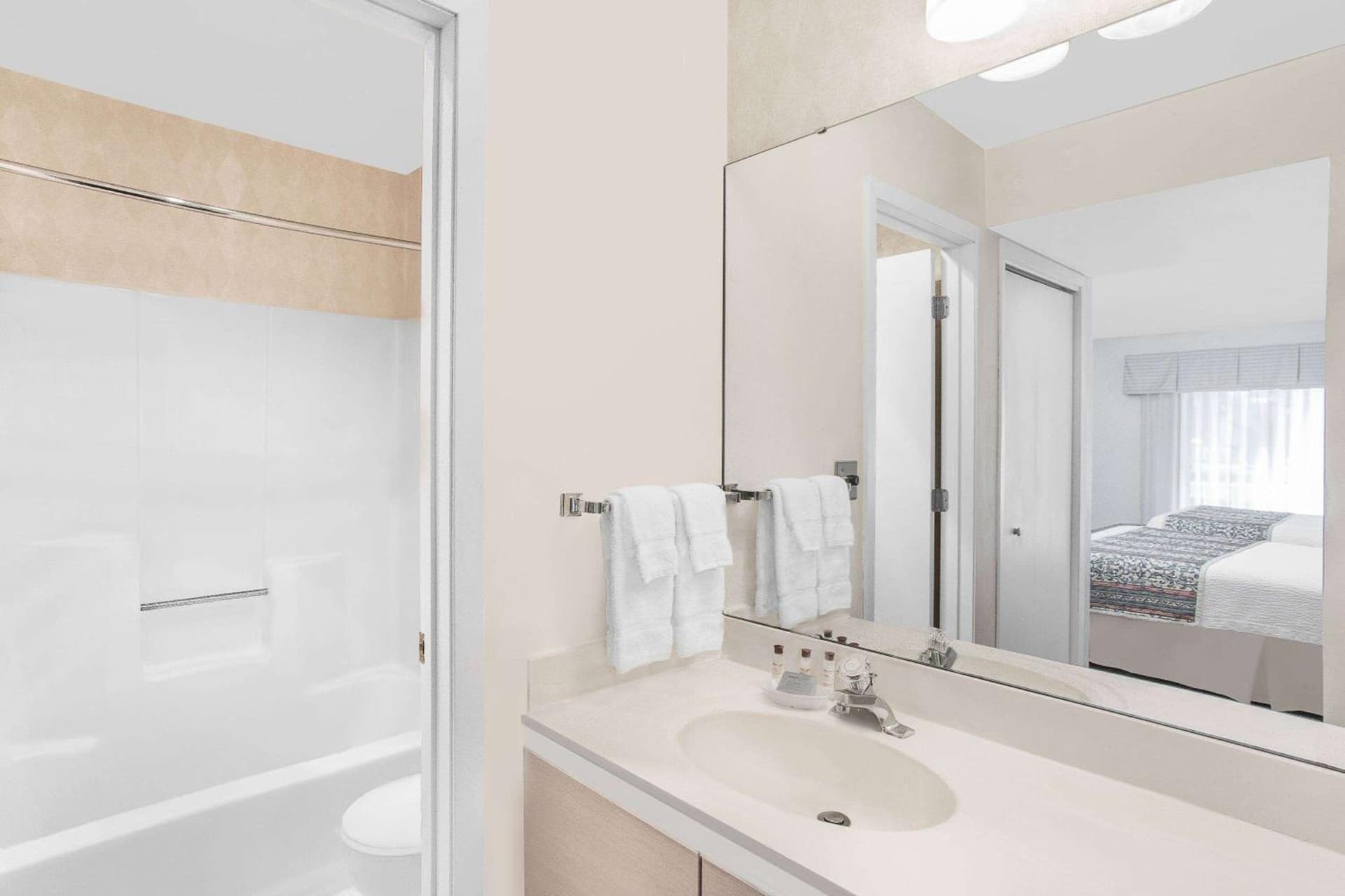 Hawthorn Extended Stay by Wyndham Green Bay gallery photo in Green Bay, WI — image 29