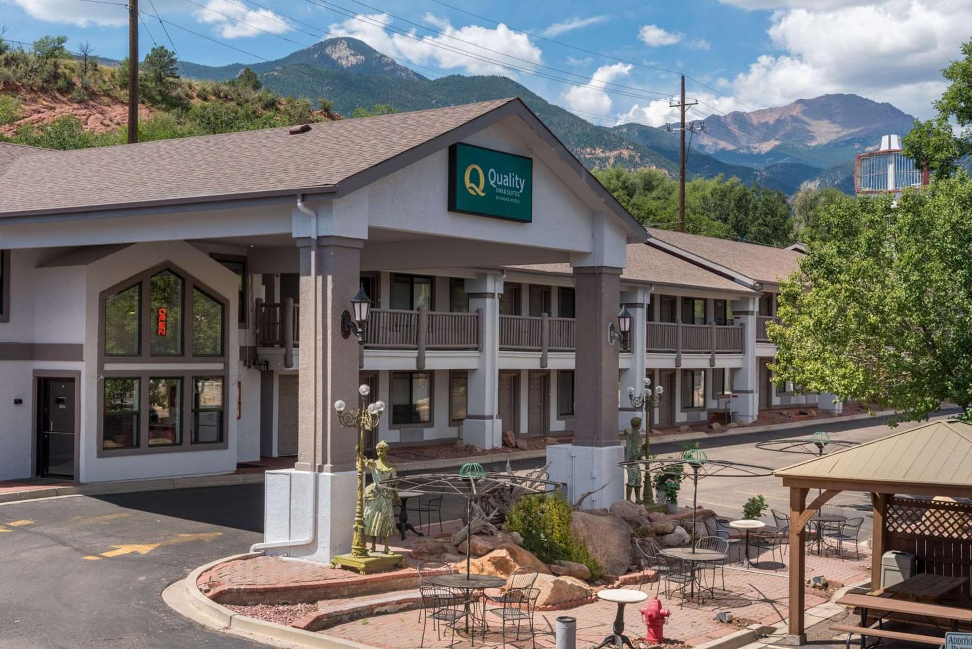 Quality Inn & Suites Manitou Springs at Pikes Peak featured exterior or lobby in Manitou Springs, CO — similar hotel