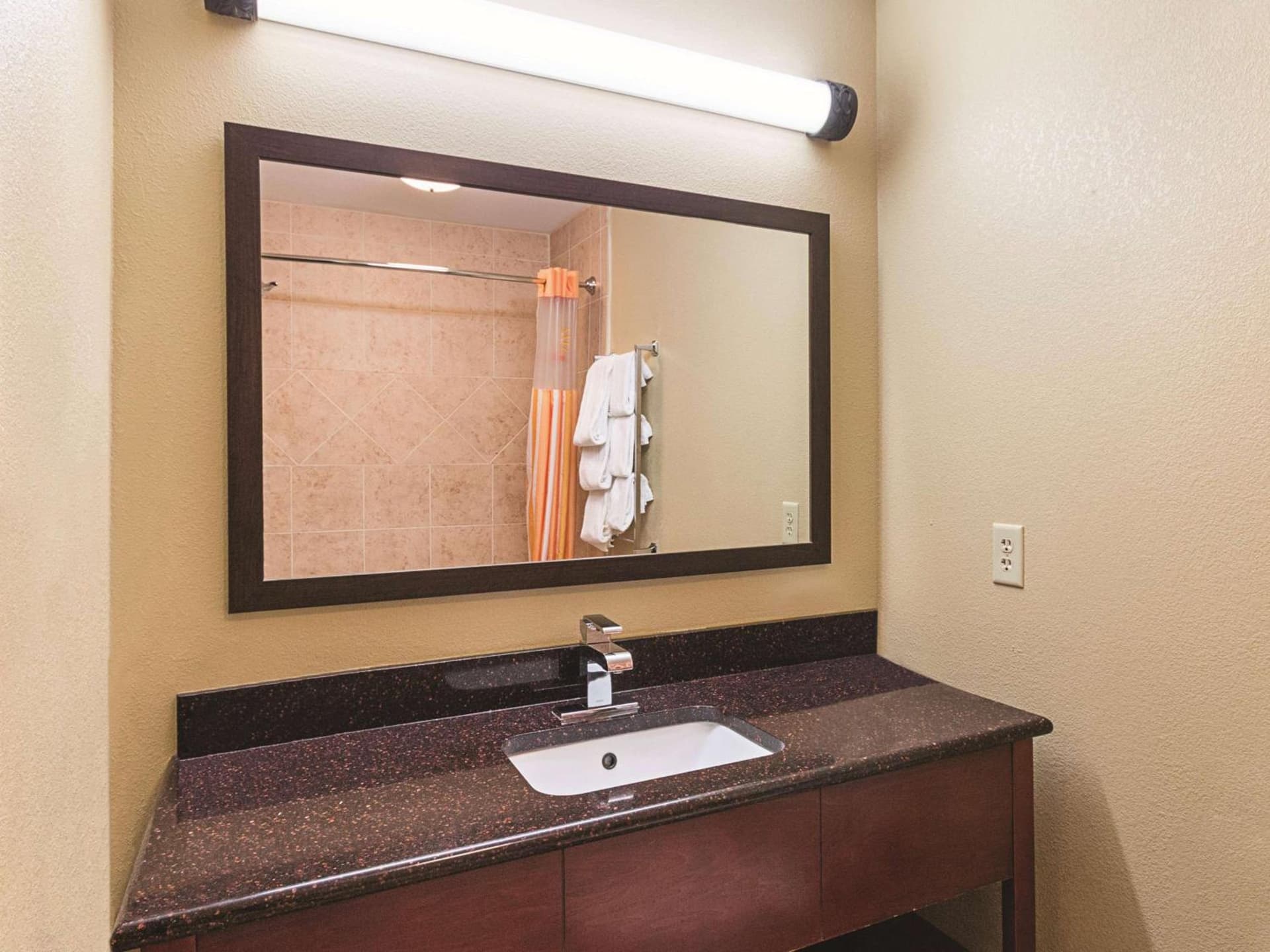 La Quinta by Wyndham Woodway - Waco South gallery photo in Waco, TX — image 7