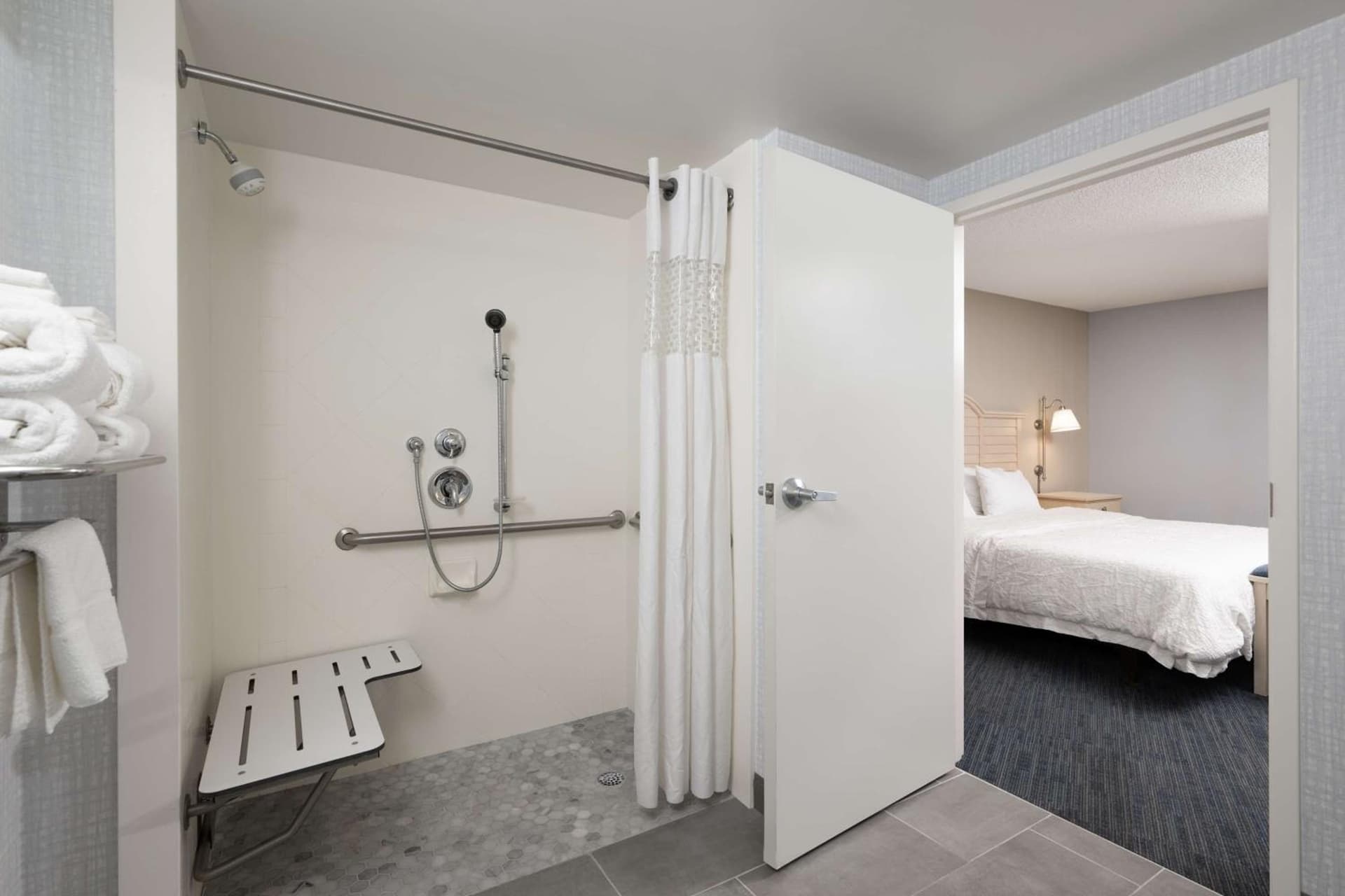 Hampton Inn & Suites - Cape Cod / West Yarmouth gallery photo in West Yarmouth, MA — image 10