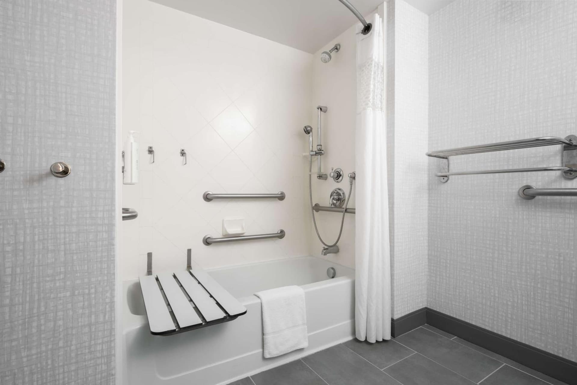 Hampton Inn & Suites - Cape Cod / West Yarmouth gallery photo in West Yarmouth, MA — image 16