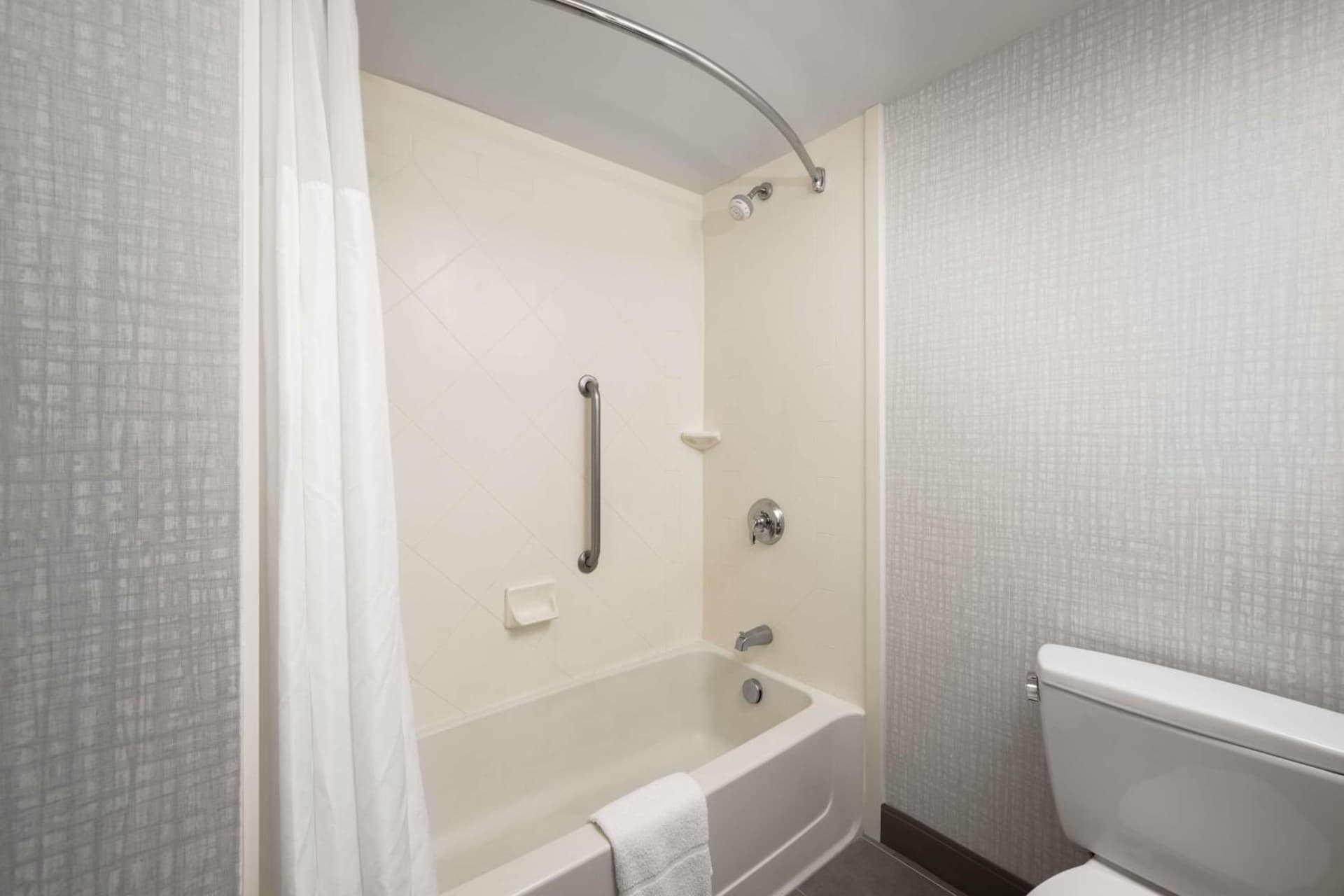 Hampton Inn & Suites - Cape Cod / West Yarmouth gallery photo in West Yarmouth, MA — image 38