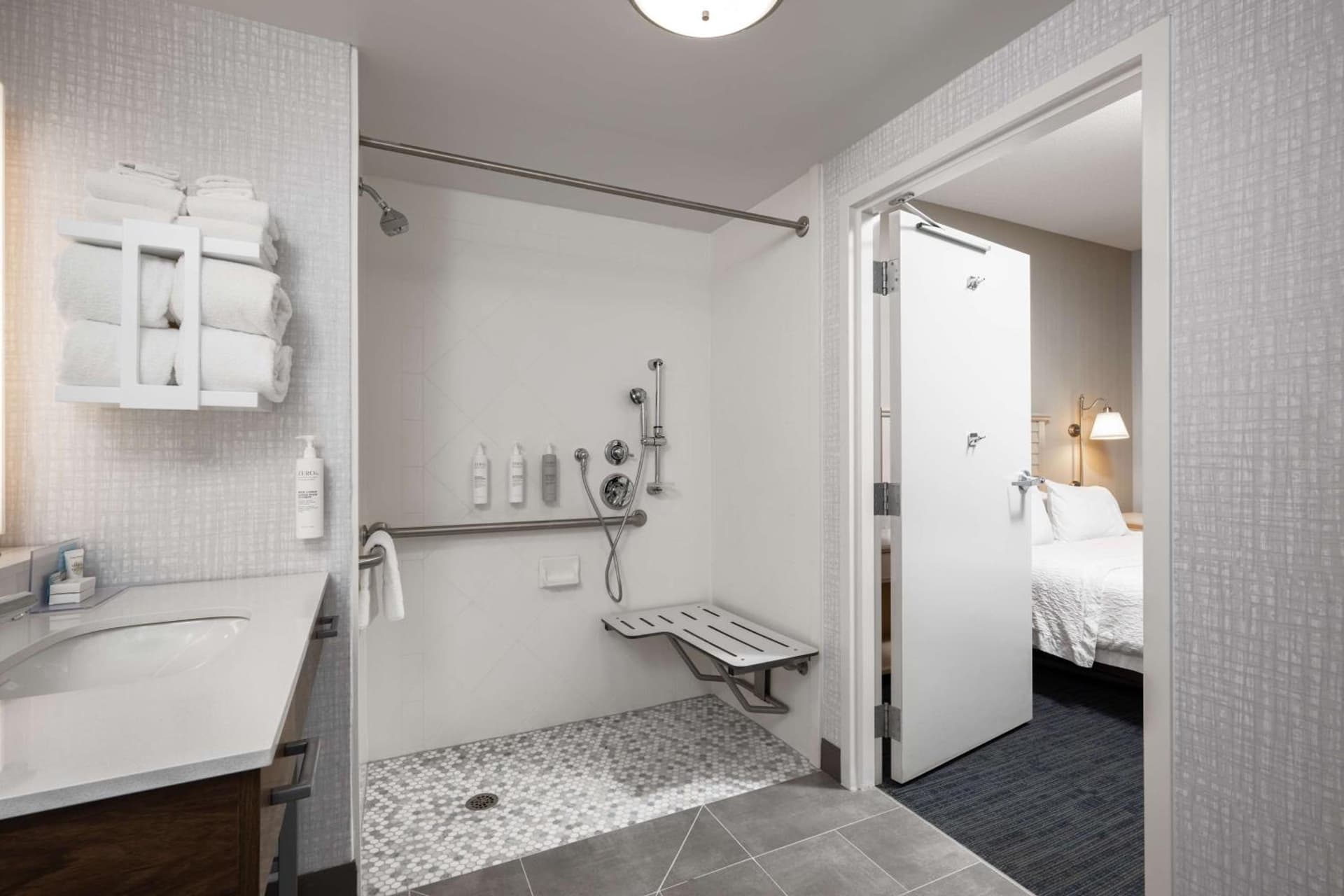 Hampton Inn & Suites - Cape Cod / West Yarmouth gallery photo in West Yarmouth, MA — image 11