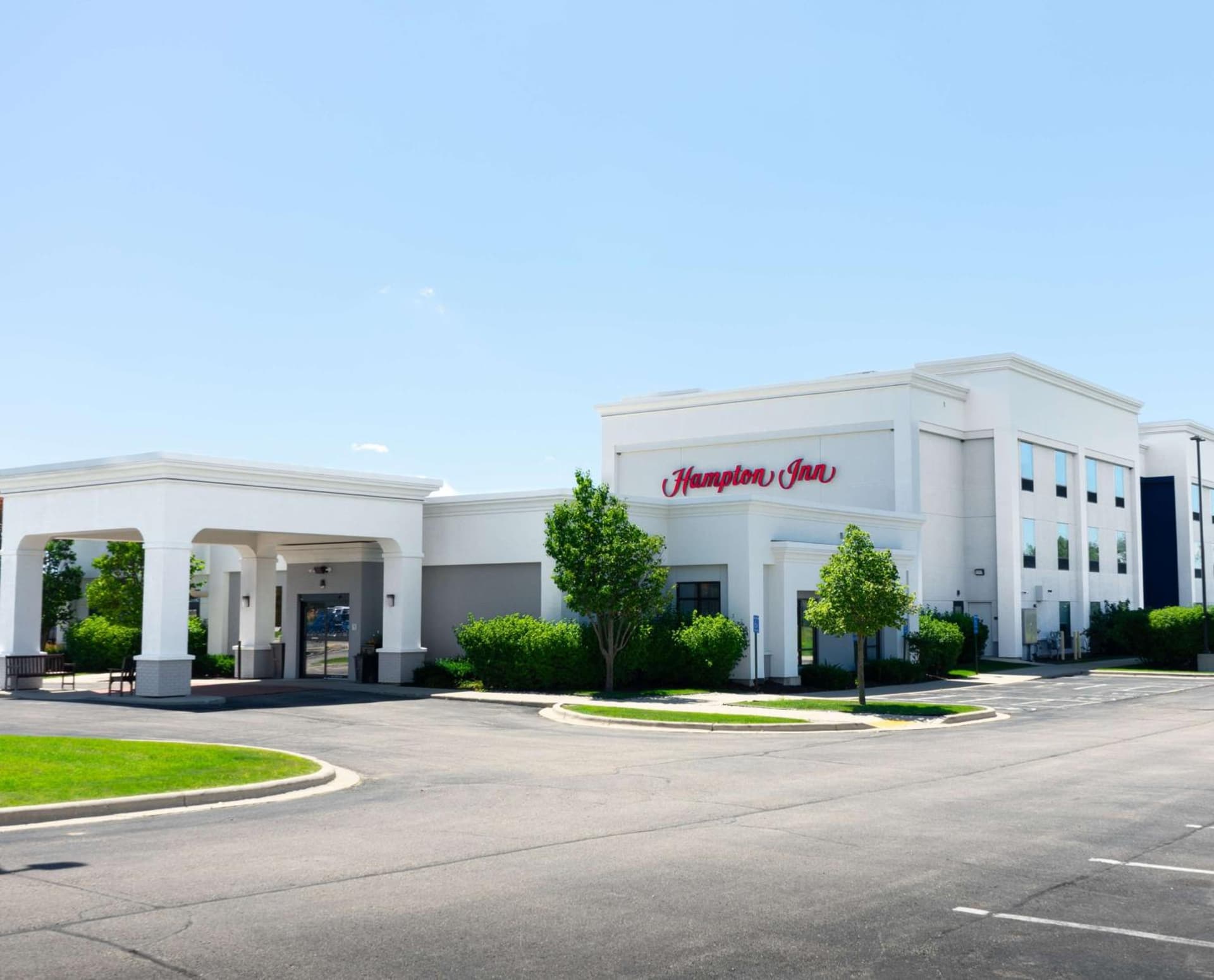 Hampton Inn Elkhorn Lake Geneva Area featured exterior or lobby in Elkhorn, WI — similar hotel