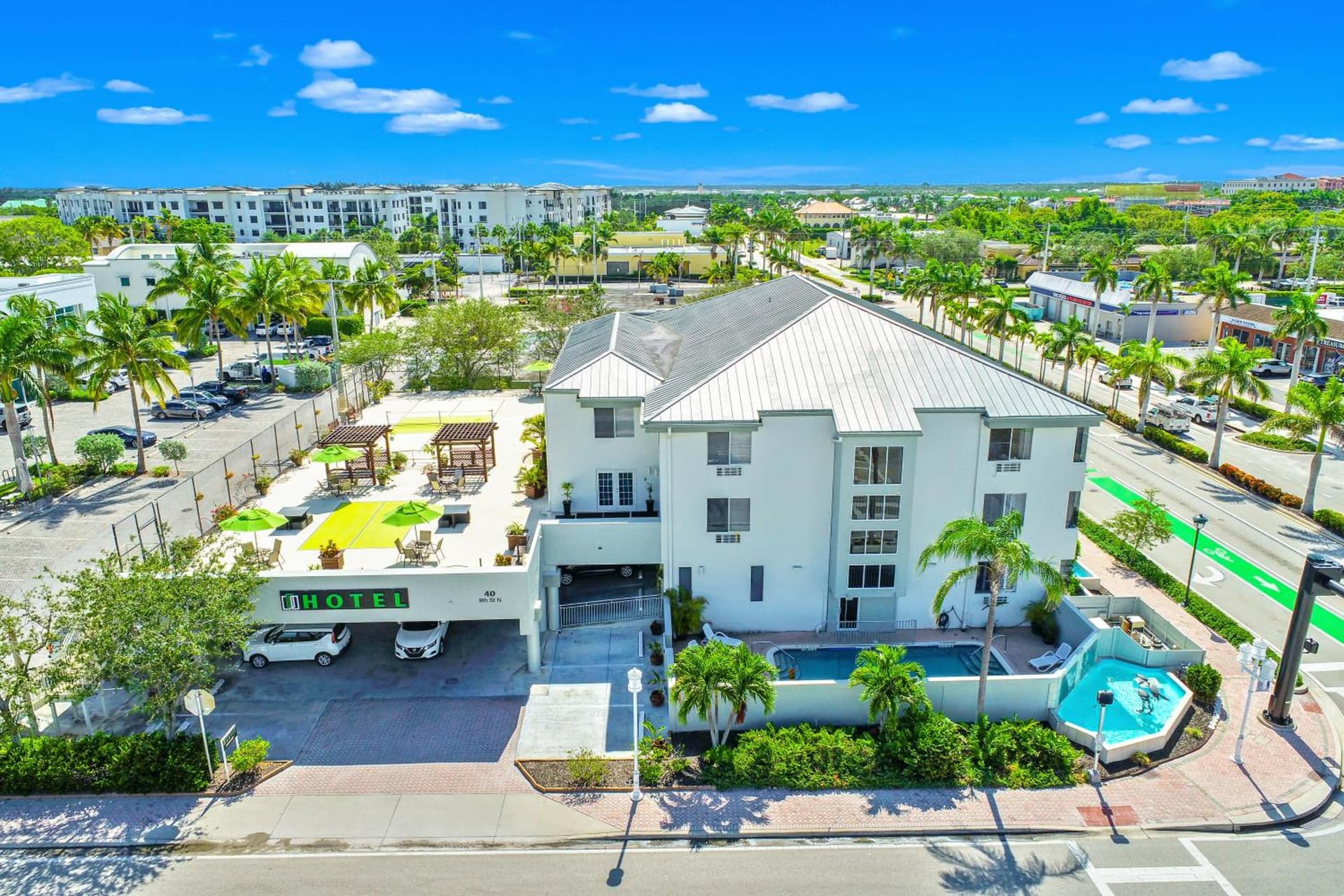 Naples Park Central Hotel — hotel in Naples, Florida