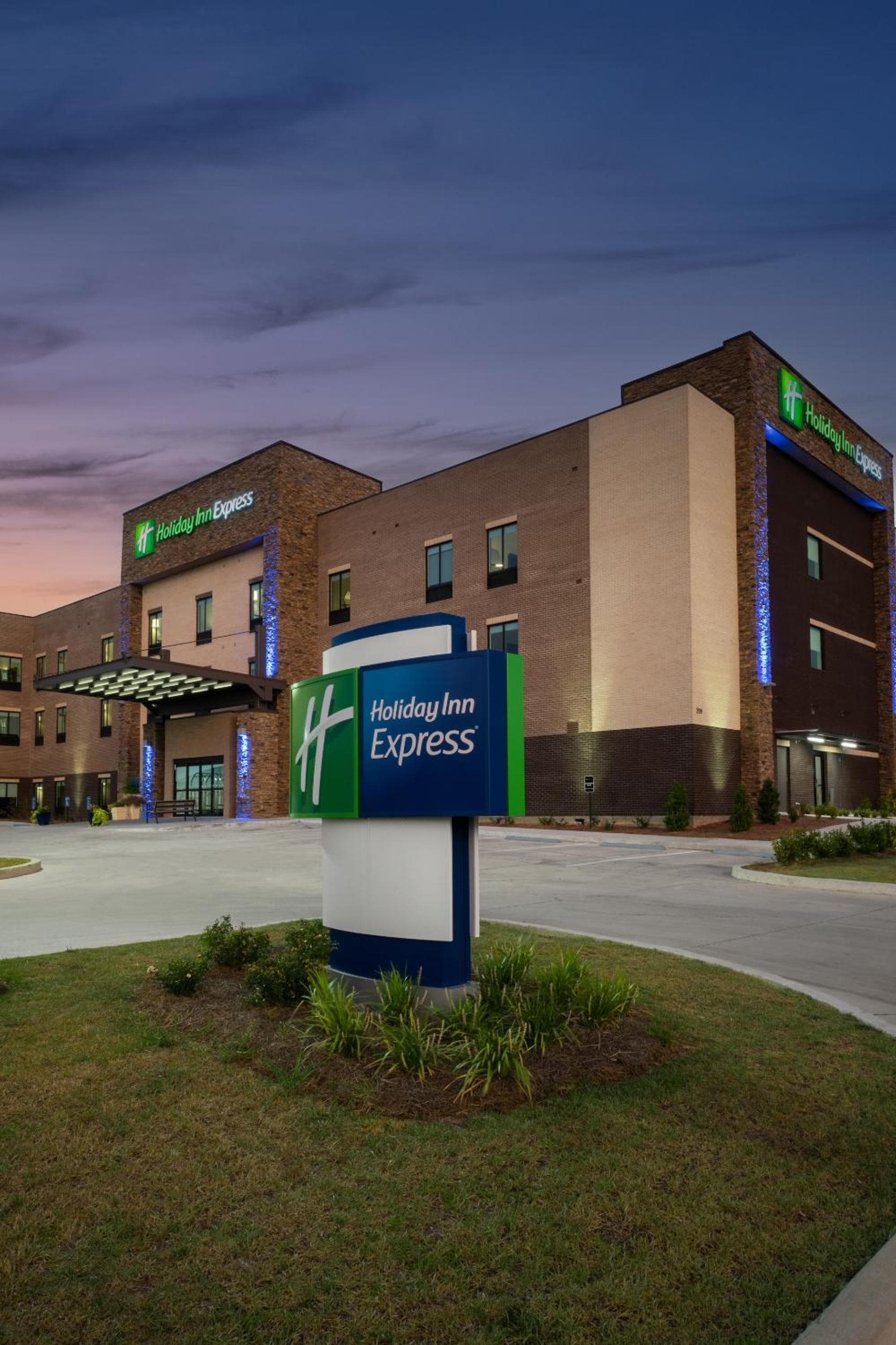 Holiday Inn Express - Hattiesburg West - Univ Area interior in Hattiesburg, MS — gallery photo 2