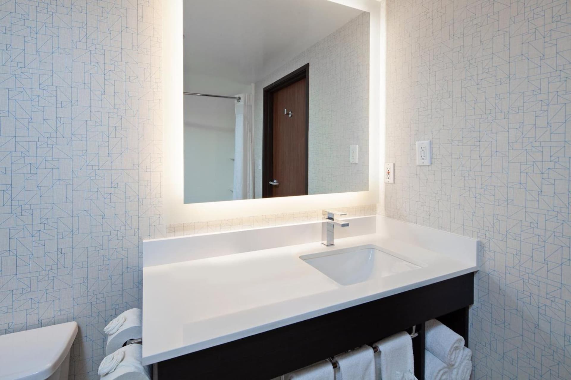 Holiday Inn Express & Suites Oakland - Airport by IHG gallery photo in Oakland, CA — image 48