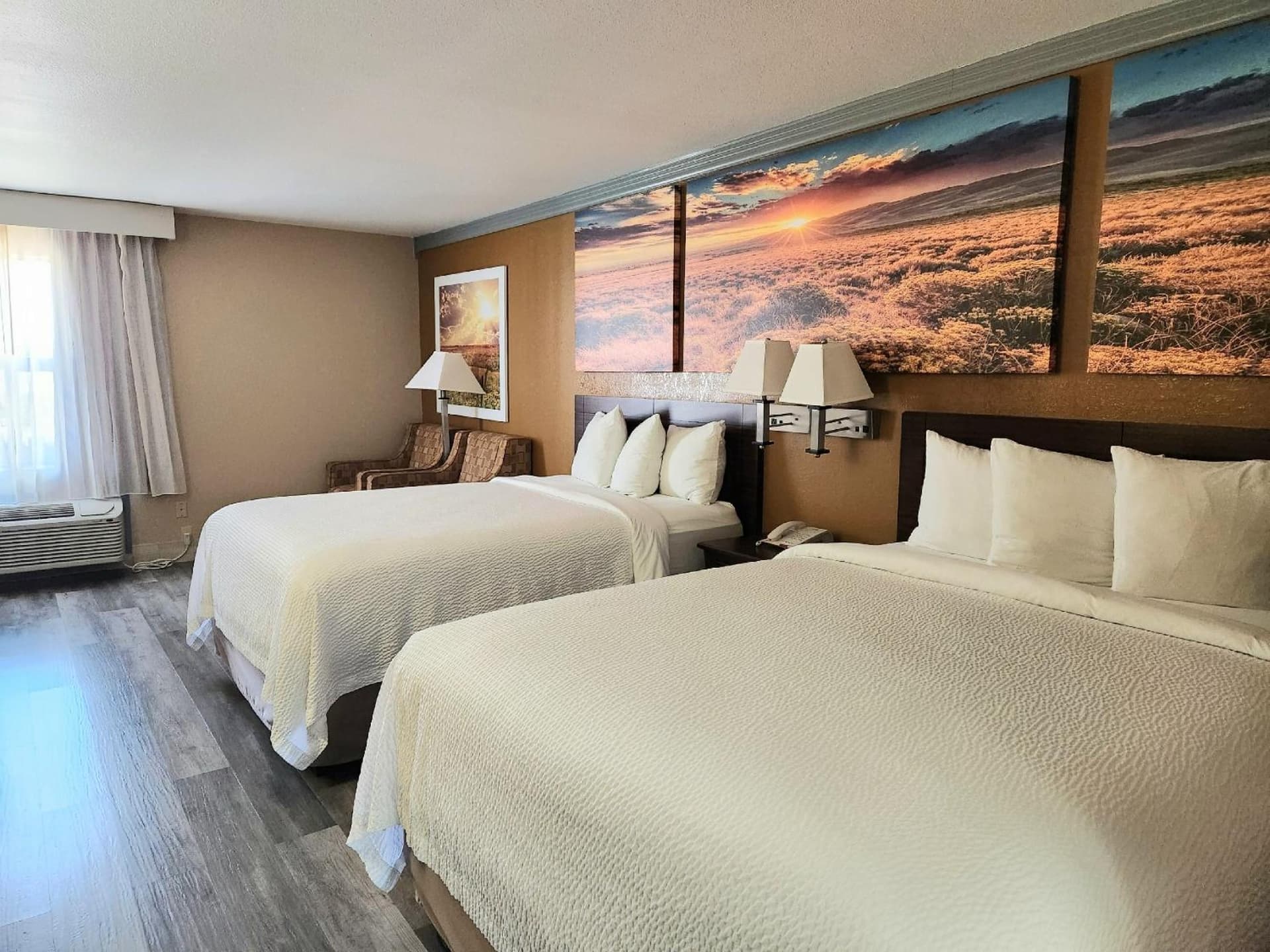 Days Inn by Wyndham Rosenberg interior in Rosenberg, TX — gallery photo 2